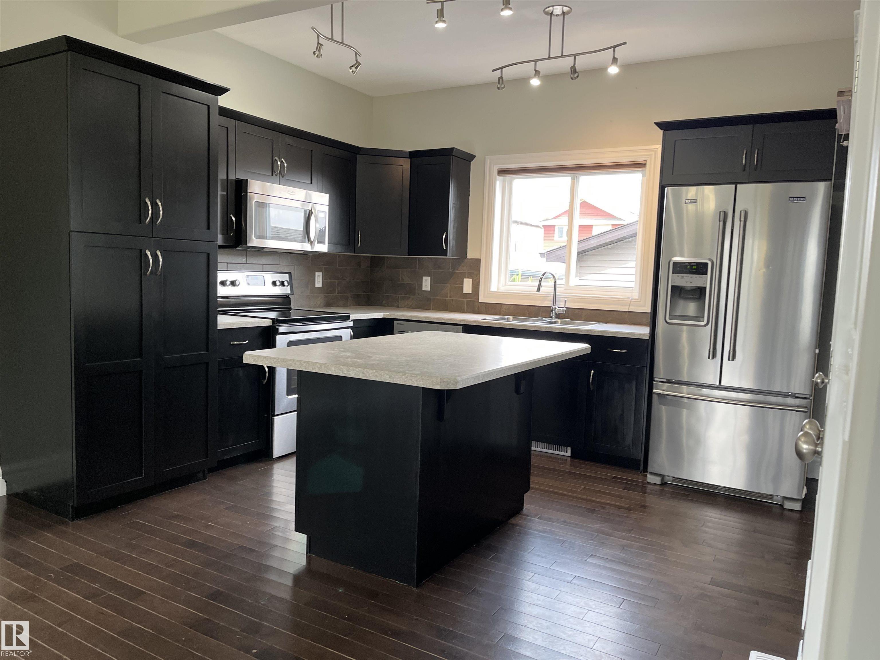 Photo 3 at 303 Sheridan Way, Suntree, Leduc