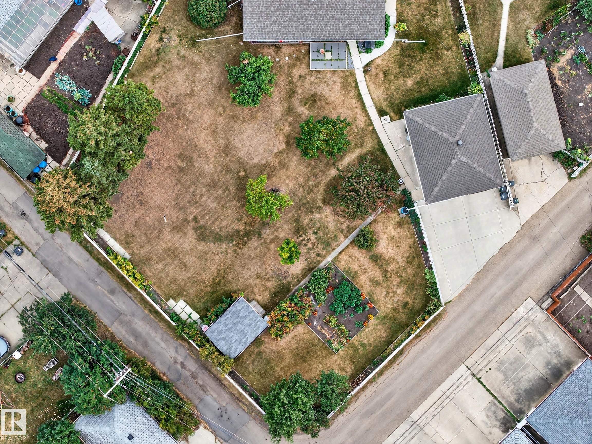 10527 133 Avenue NW, Rosslyn, Edmonton 