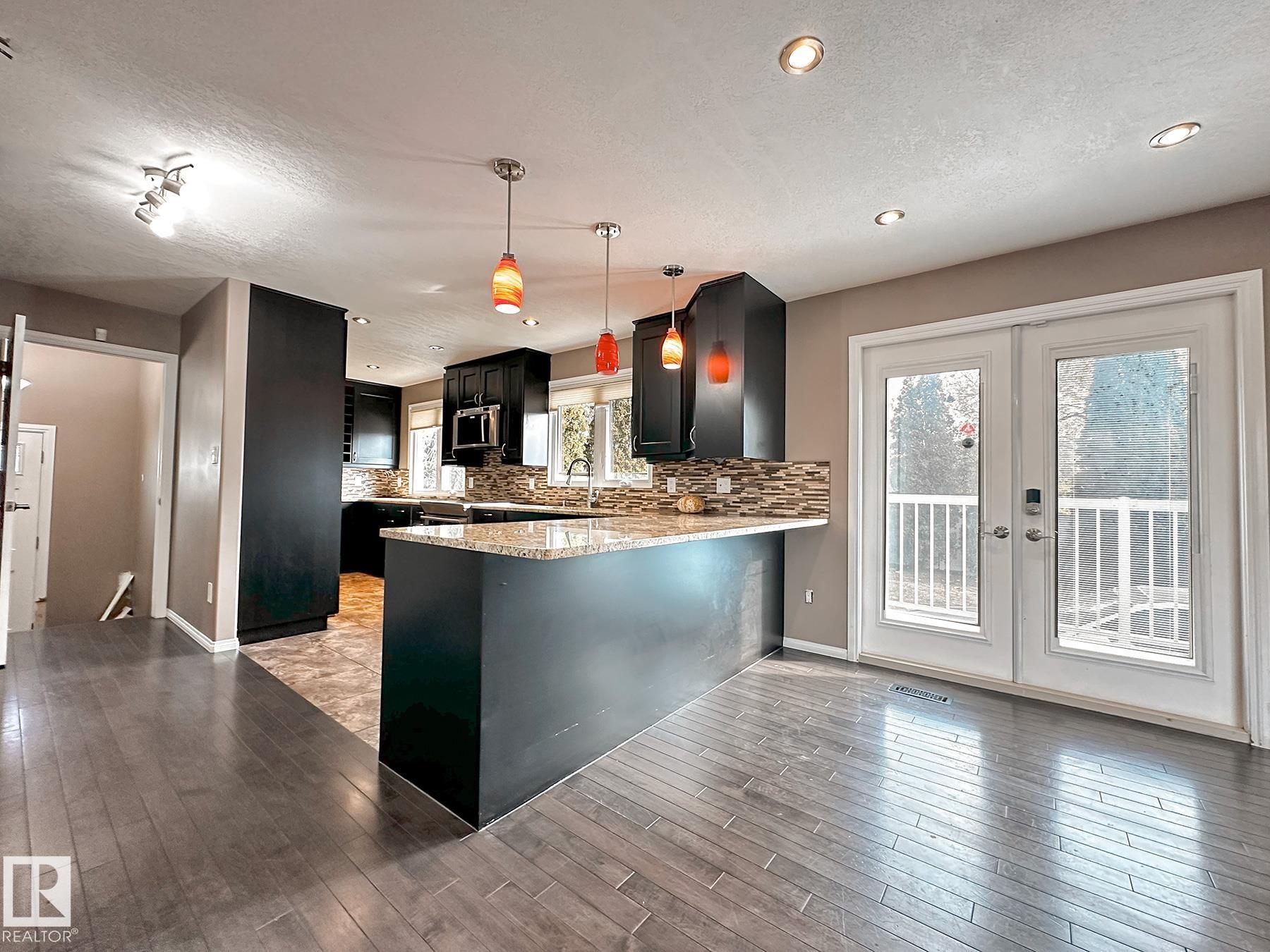 Photo 11 at 11403 149 Avenue NW, Caernarvon, Edmonton