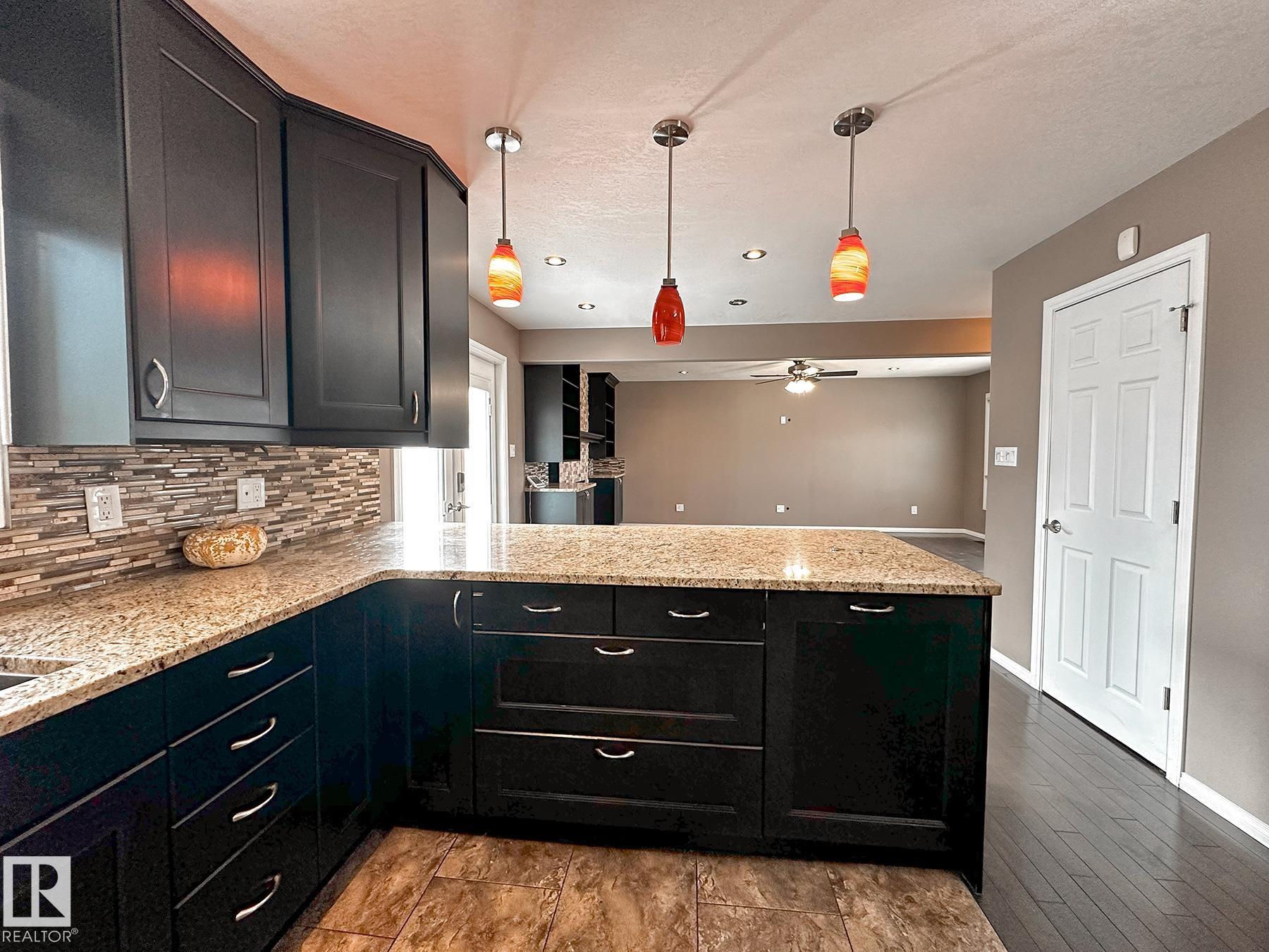 Photo 13 at 11403 149 Avenue NW, Caernarvon, Edmonton