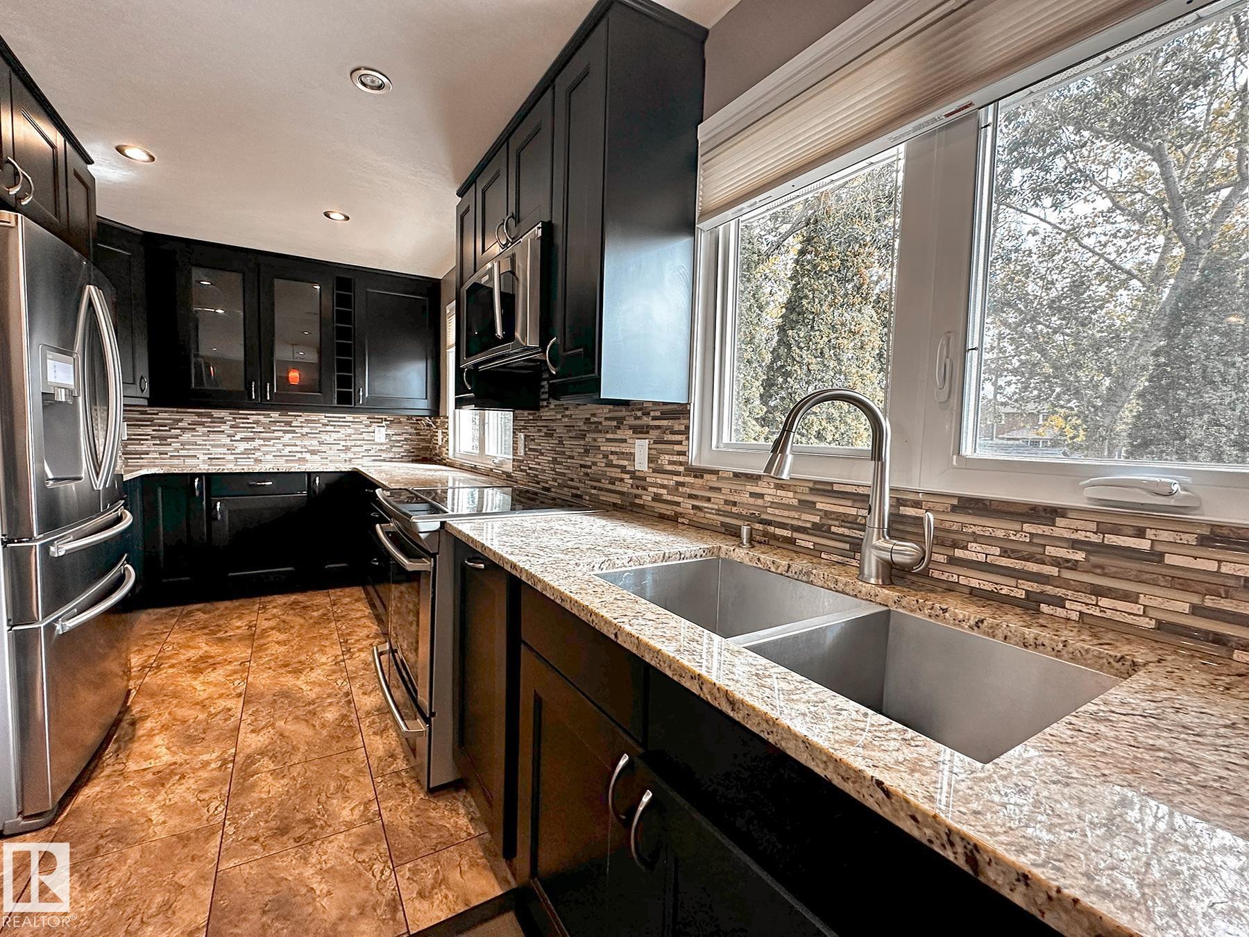 Photo 14 at 11403 149 Avenue NW, Caernarvon, Edmonton