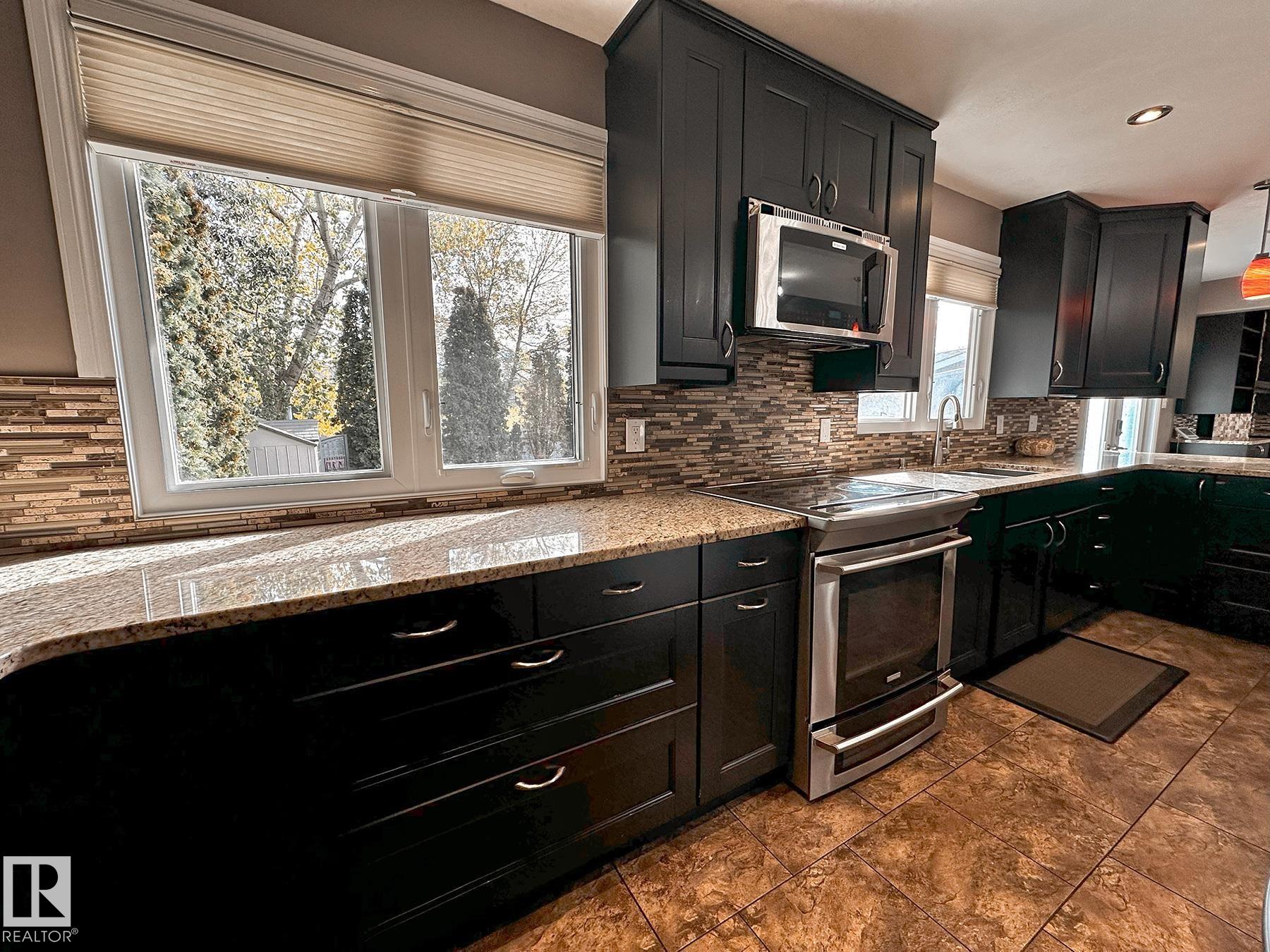 Photo 15 at 11403 149 Avenue NW, Caernarvon, Edmonton