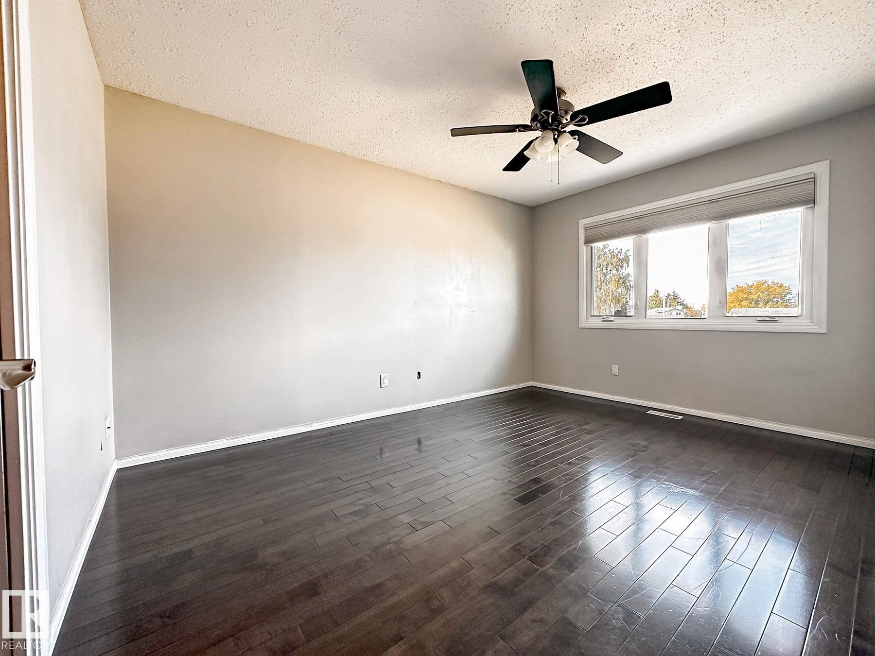 Photo 18 at 11403 149 Avenue NW, Caernarvon, Edmonton