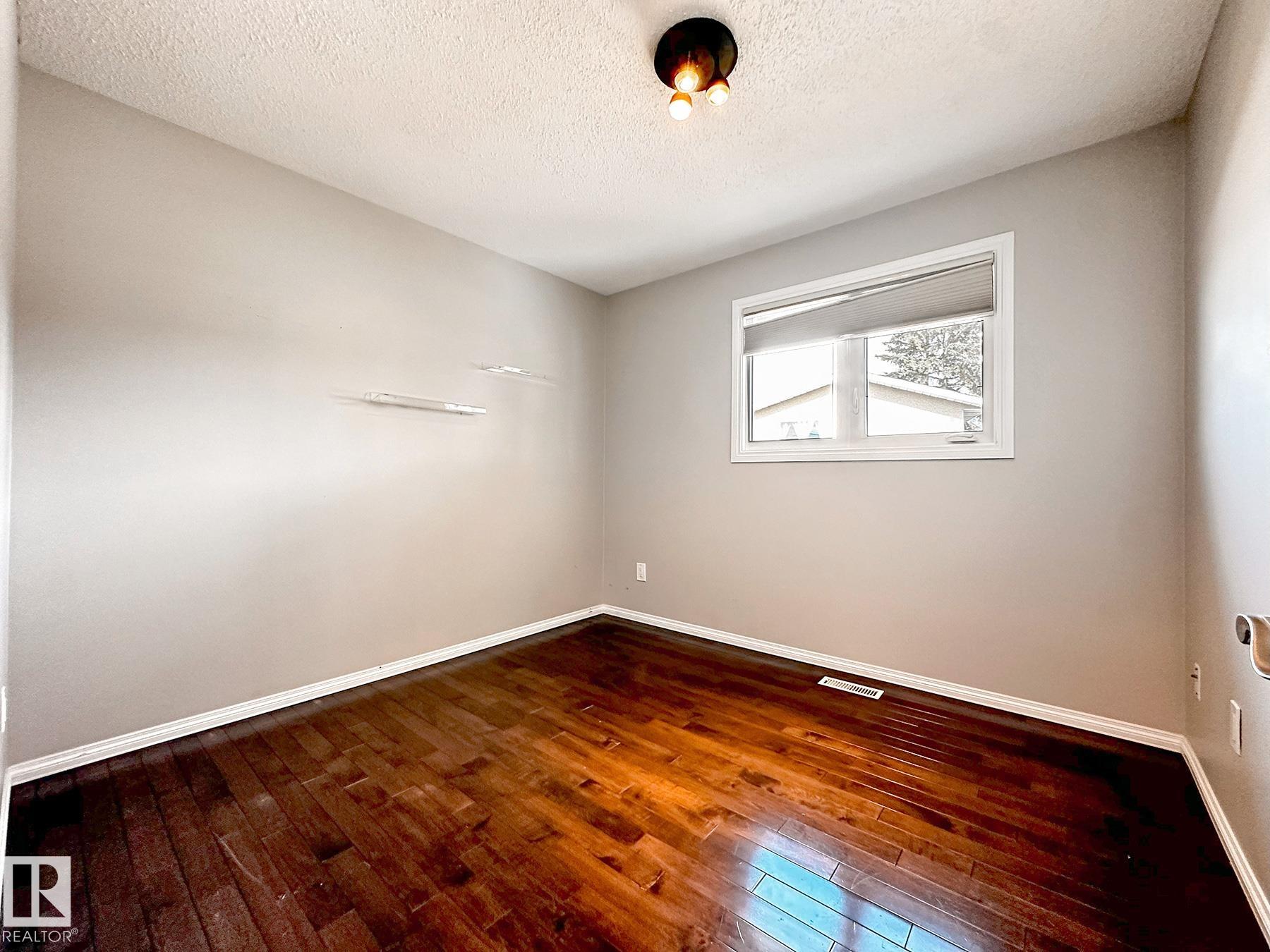 Photo 21 at 11403 149 Avenue NW, Caernarvon, Edmonton
