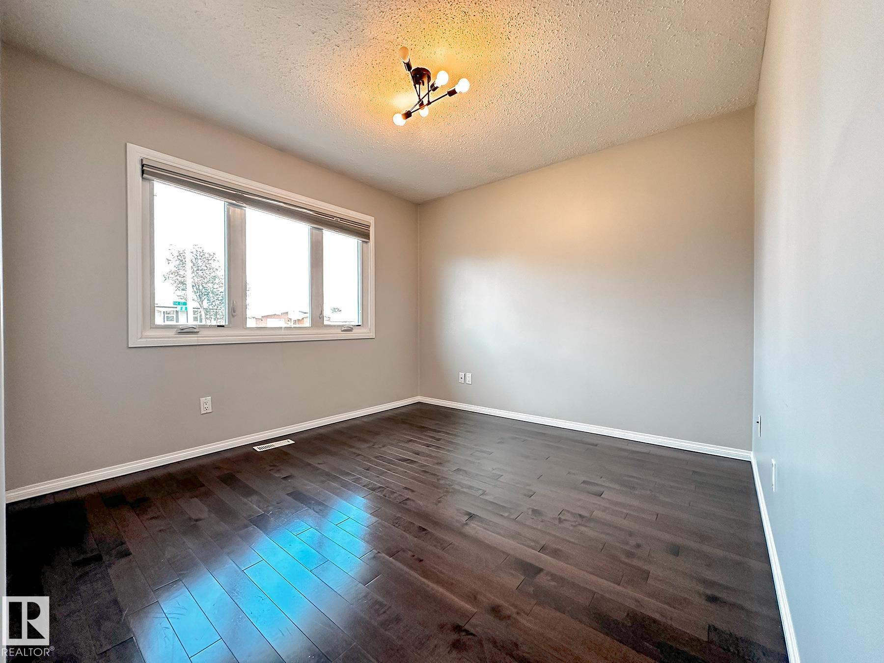 Photo 22 at 11403 149 Avenue NW, Caernarvon, Edmonton