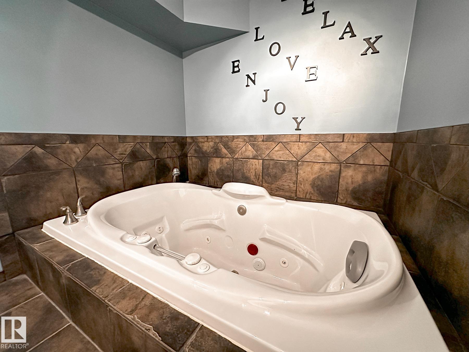 Photo 36 at 11403 149 Avenue NW, Caernarvon, Edmonton