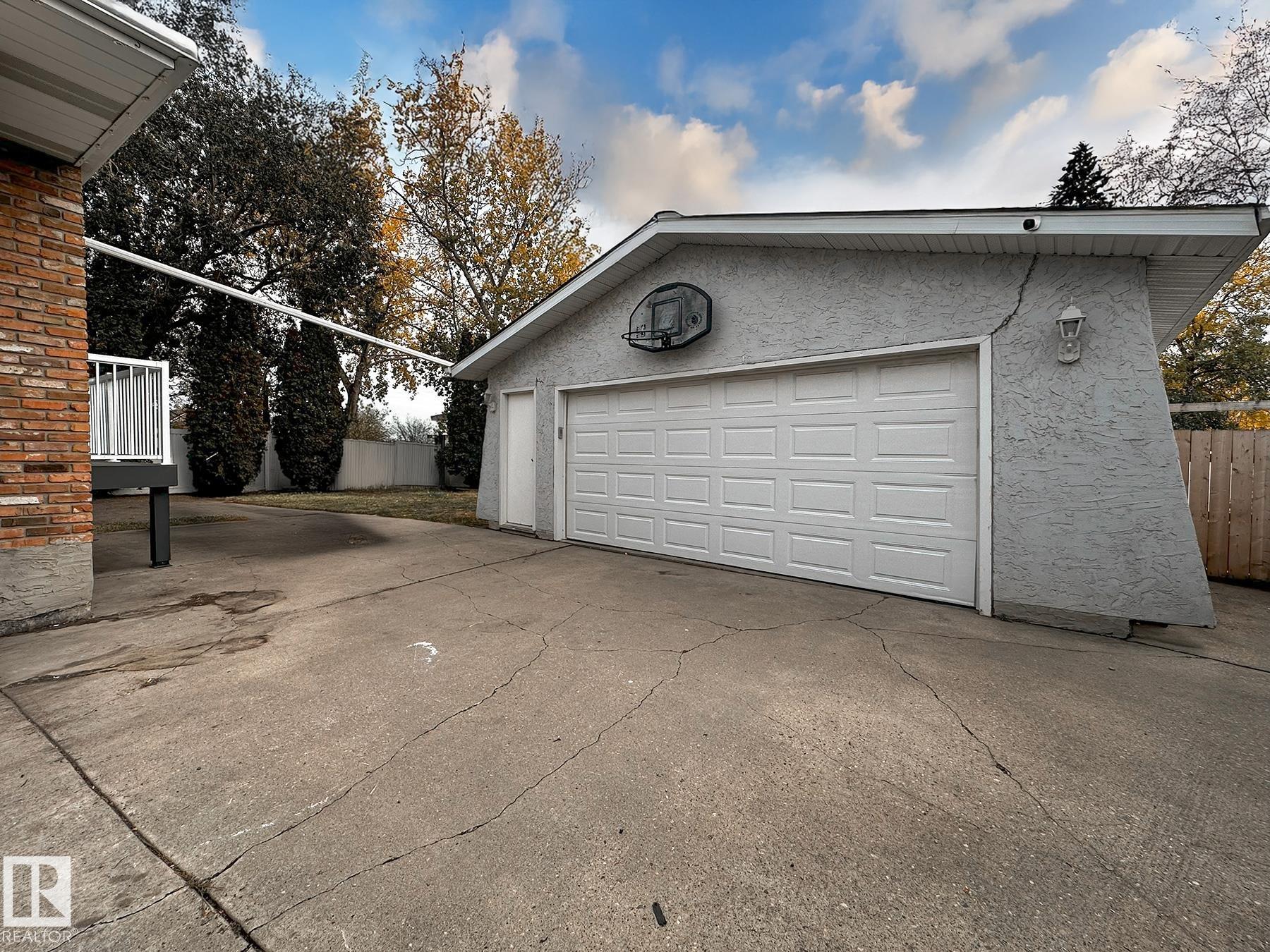Photo 42 at 11403 149 Avenue NW, Caernarvon, Edmonton
