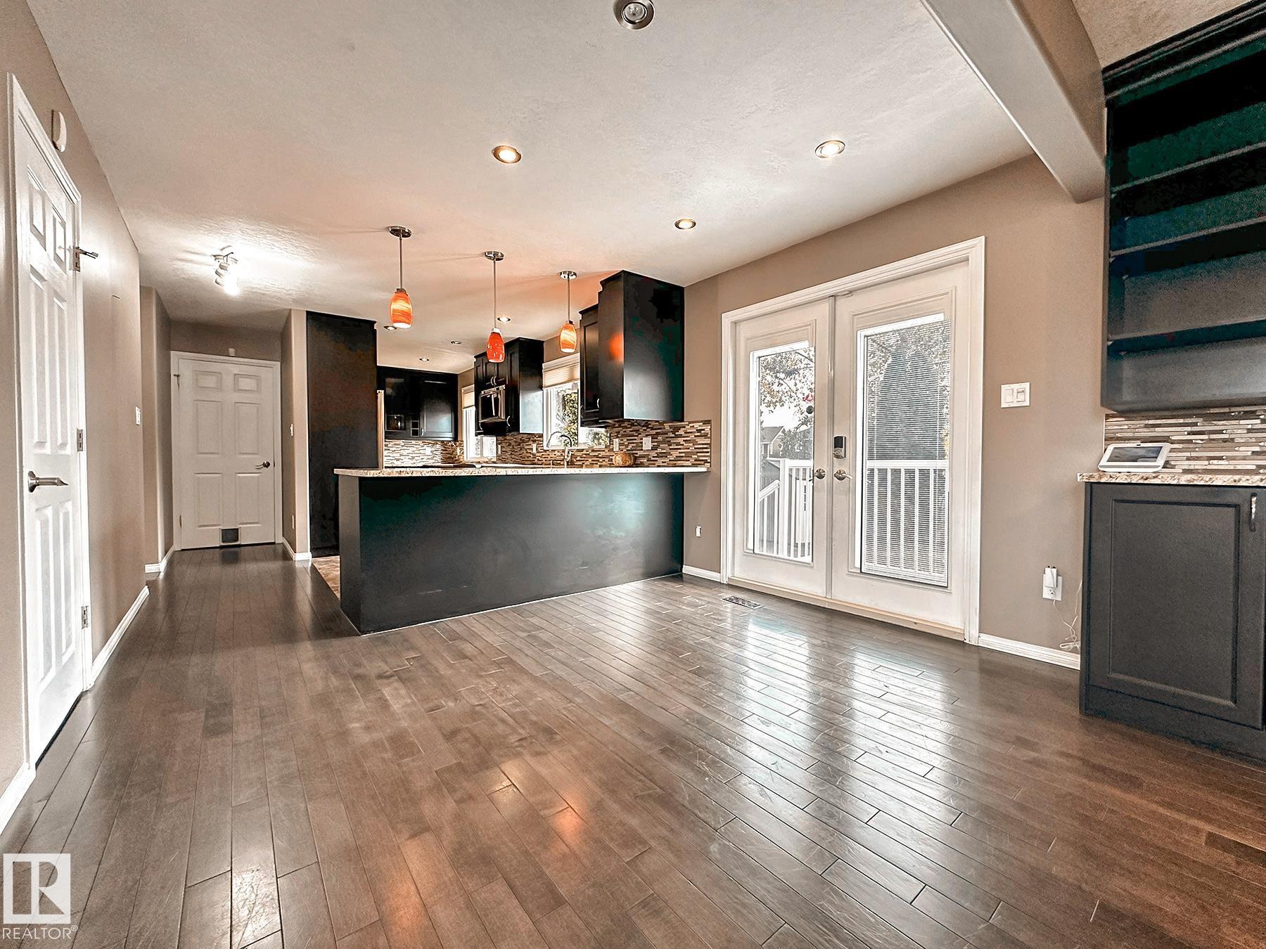 Photo 10 at 11403 149 Avenue NW, Caernarvon, Edmonton