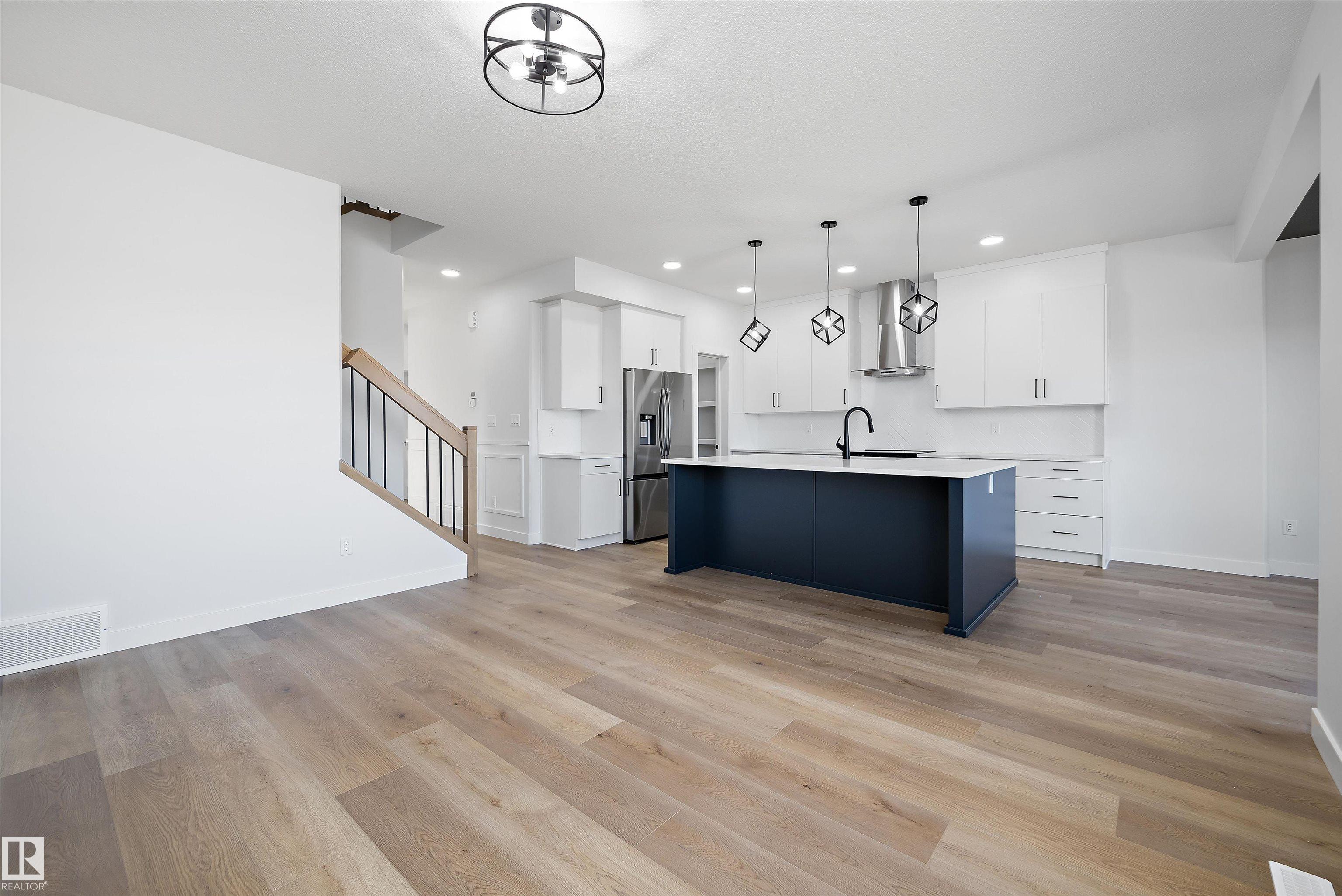 Photo 11 at 28 Chartres Close, Chérot, St. Albert