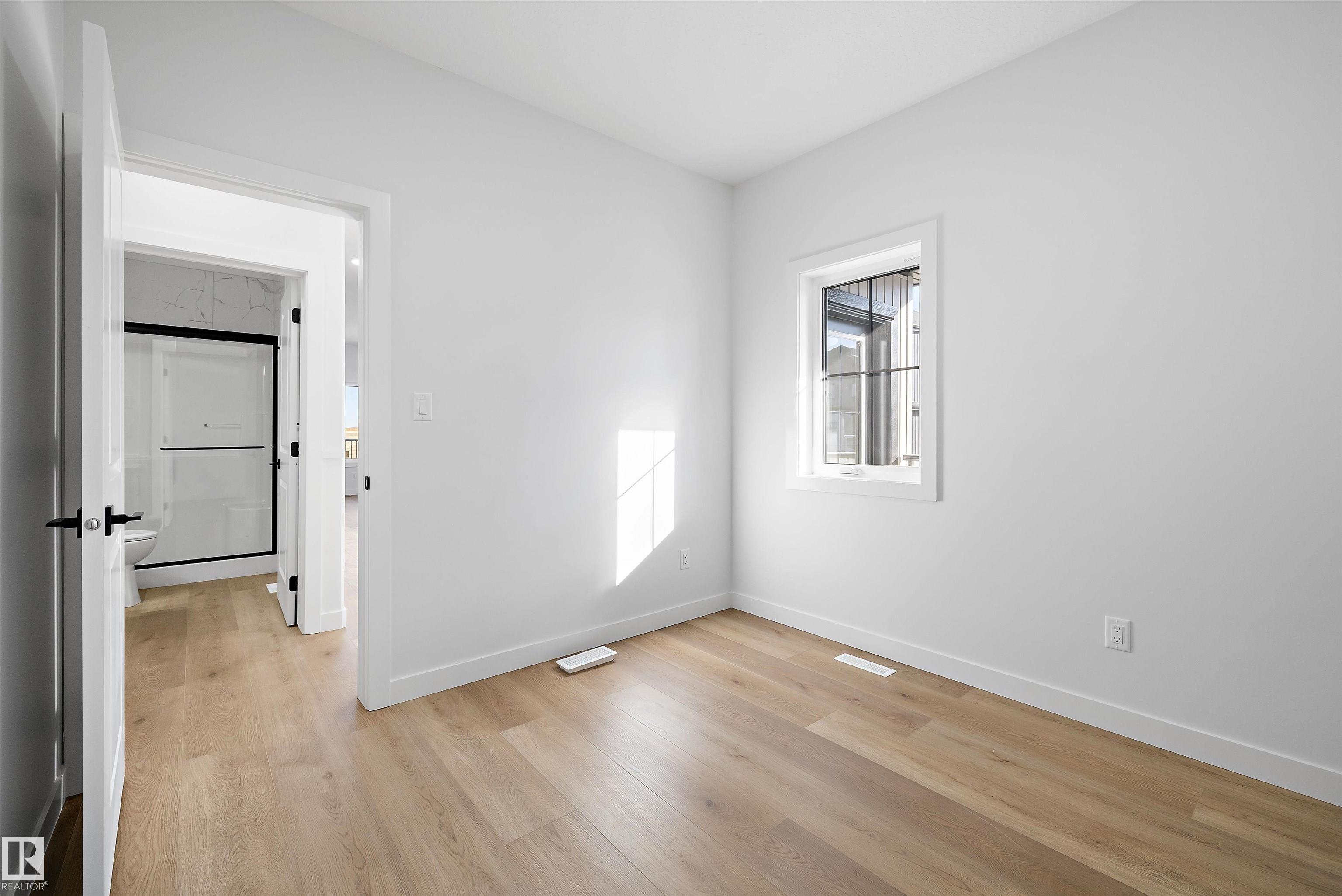 Photo 6 at 28 Chartres Close, Chérot, St. Albert