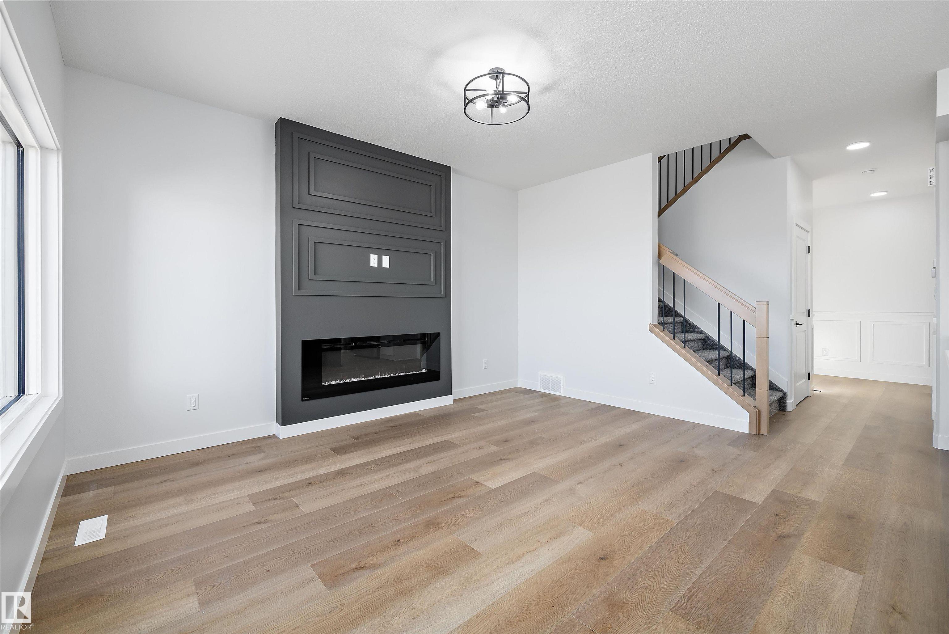 Photo 10 at 28 Chartres Close, Chérot, St. Albert