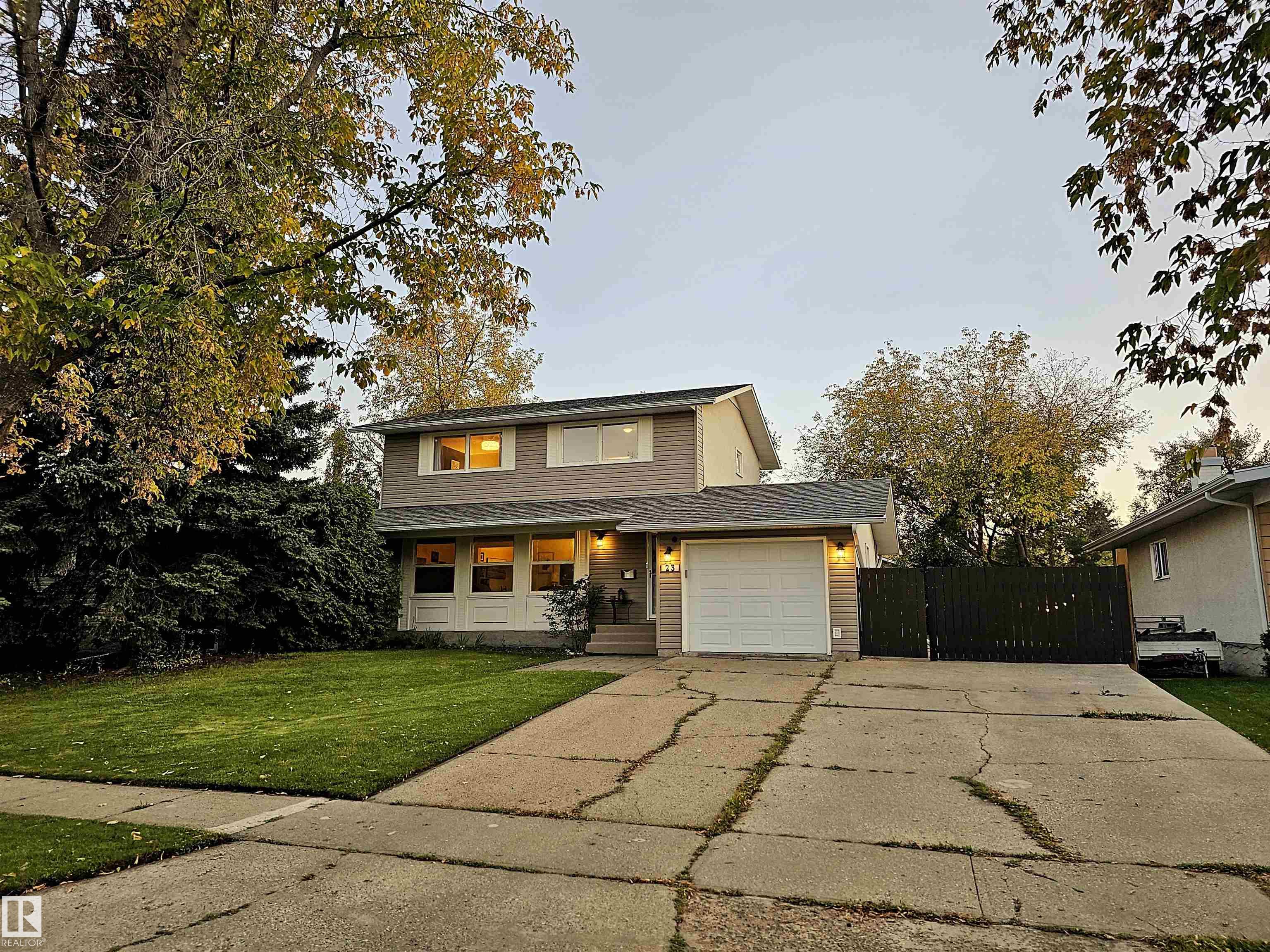23 Alcott Crescent, Akinsdale, St. Albert 