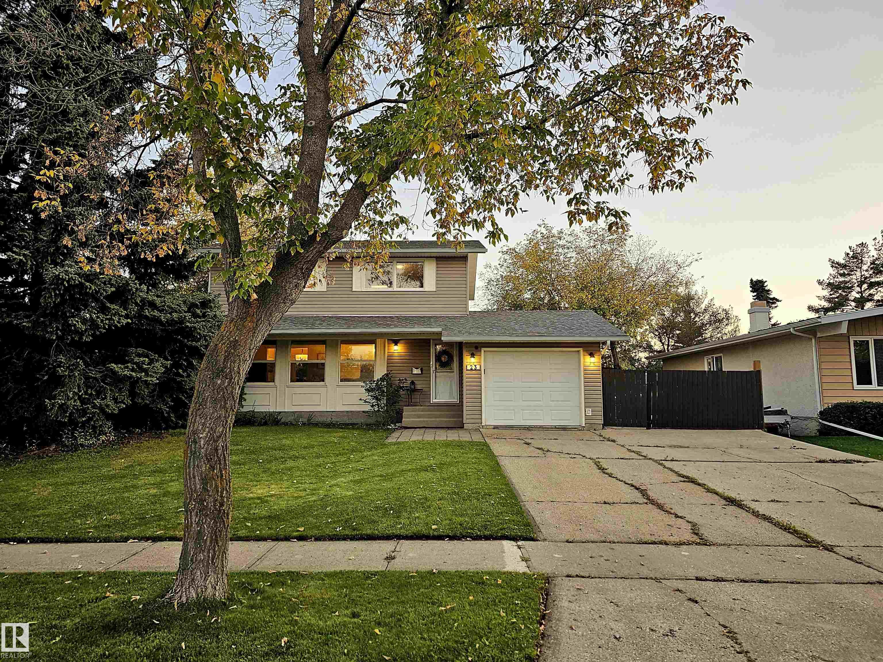 Photo 4 at 23 Alcott Crescent, Akinsdale, St. Albert