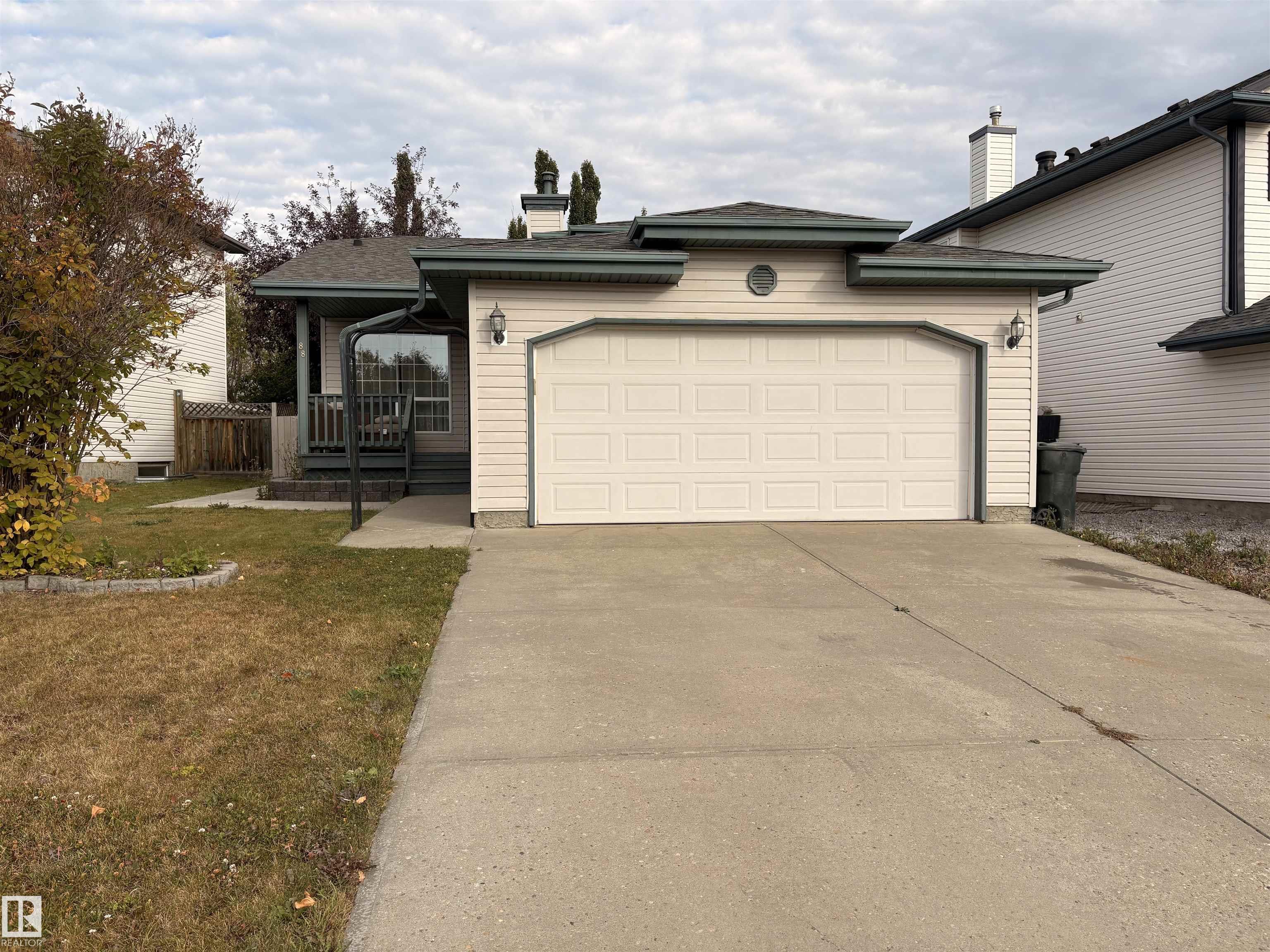 88 Landsdowne Drive, Lakewood, Spruce Grove 