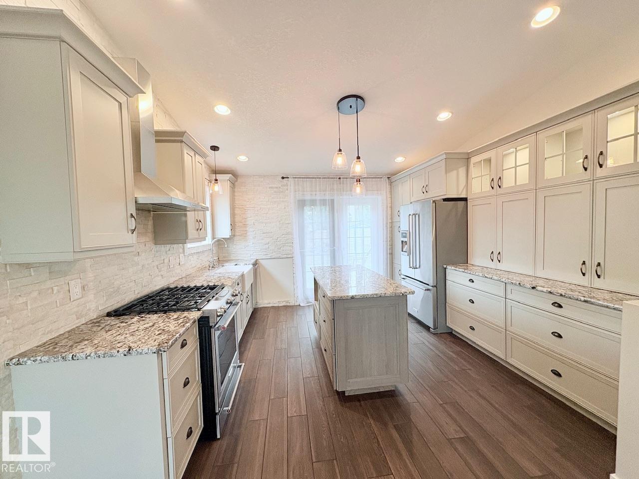 Photo 2 at 88 Landsdowne Drive, Lakewood, Spruce Grove