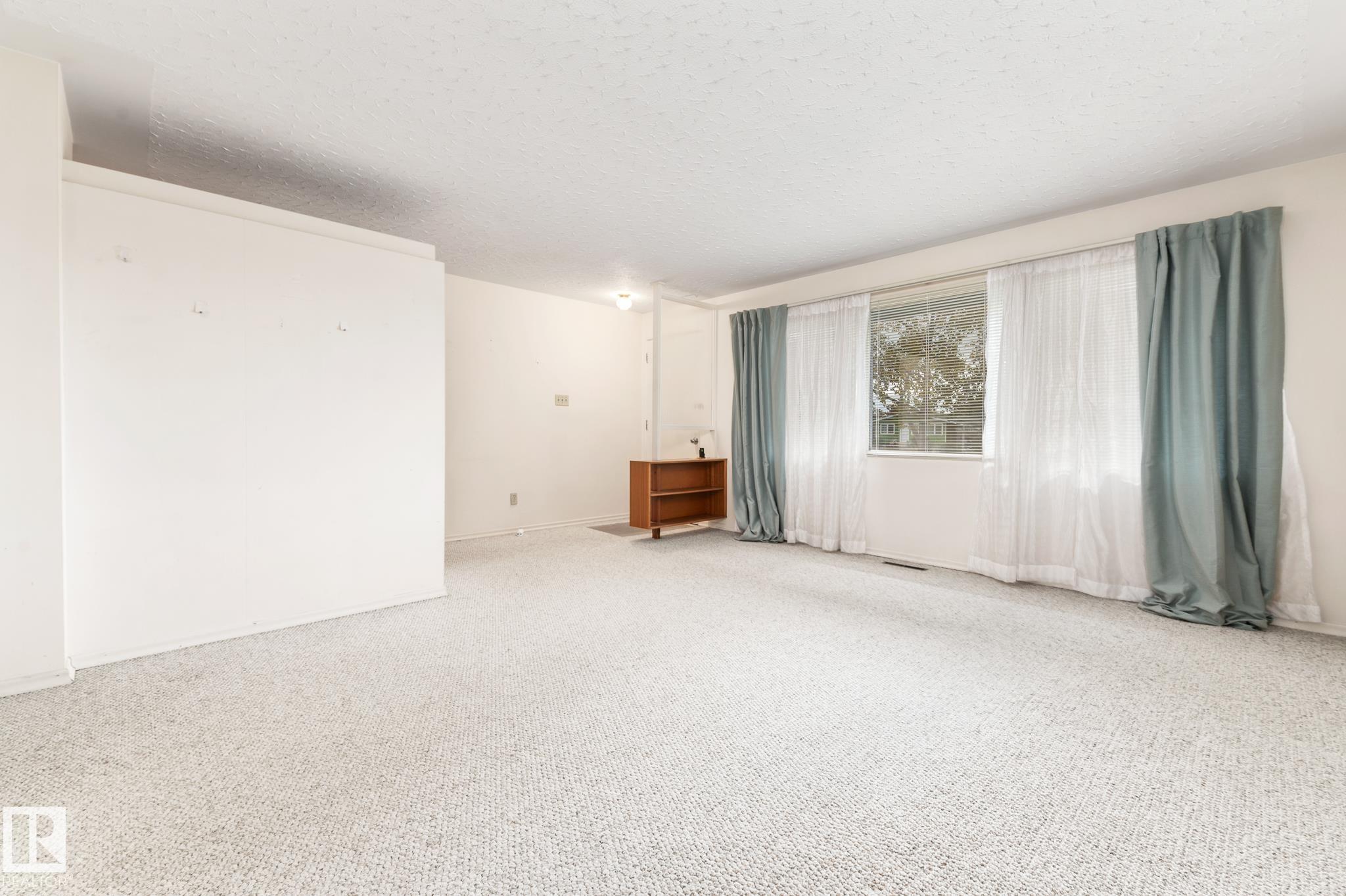 Photo 3 at 12419 135a Avenue NW, Kensington, Edmonton