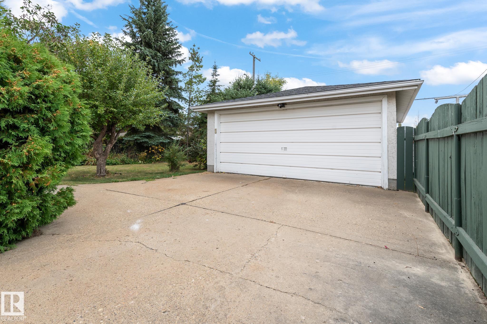 Photo 33 at 12419 135a Avenue NW, Kensington, Edmonton
