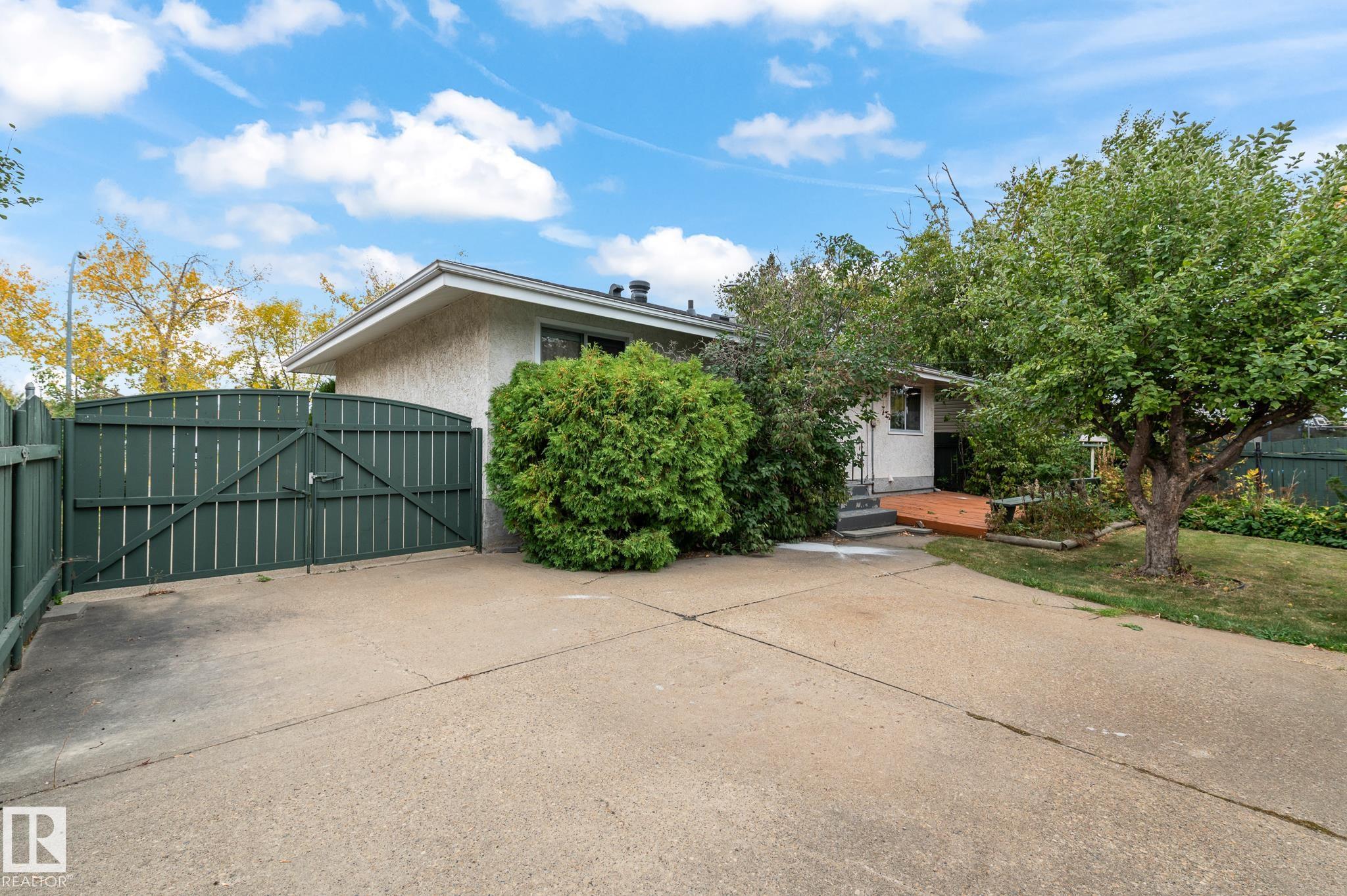 Photo 37 at 12419 135a Avenue NW, Kensington, Edmonton