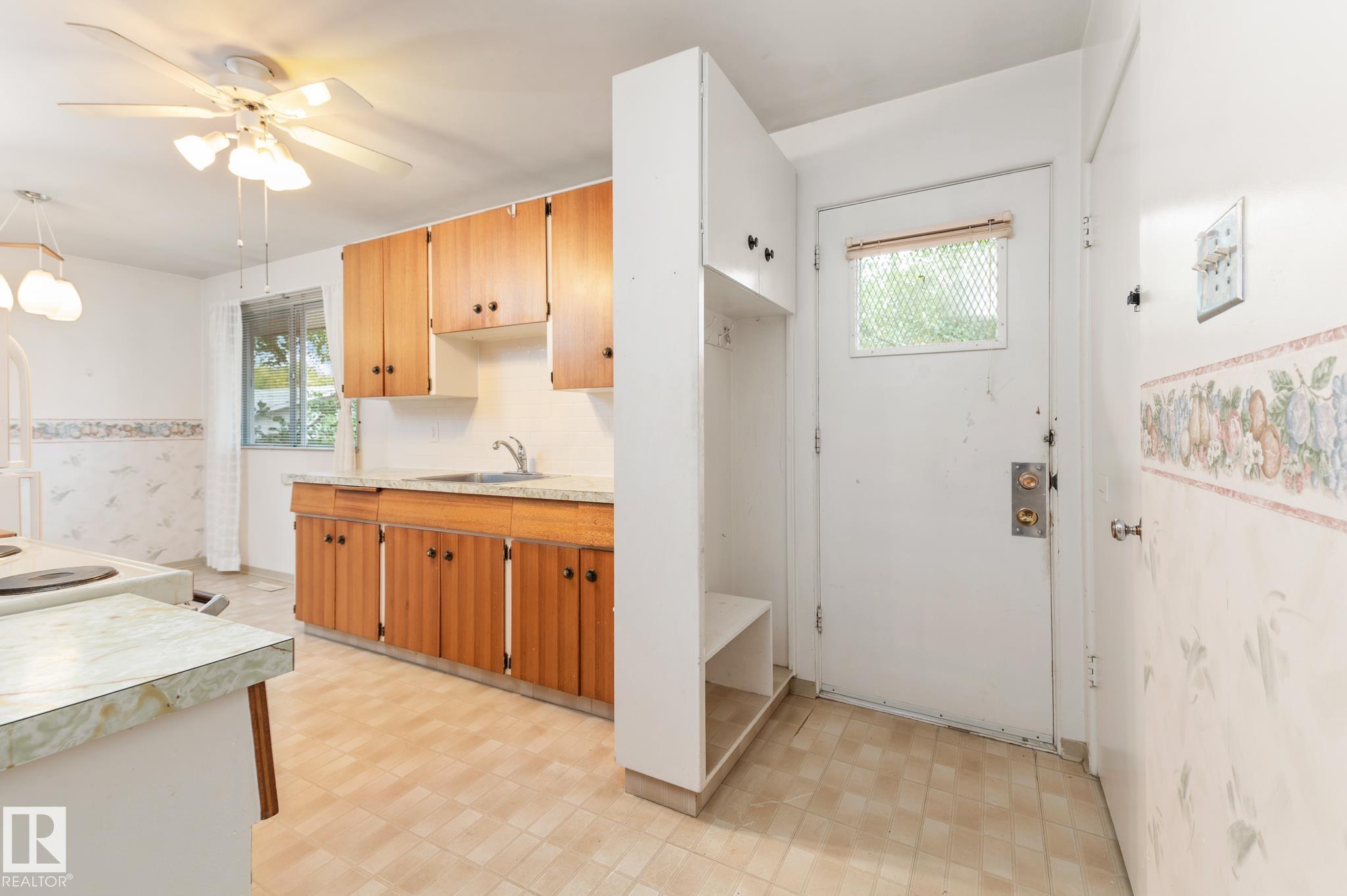Photo 9 at 12419 135a Avenue NW, Kensington, Edmonton