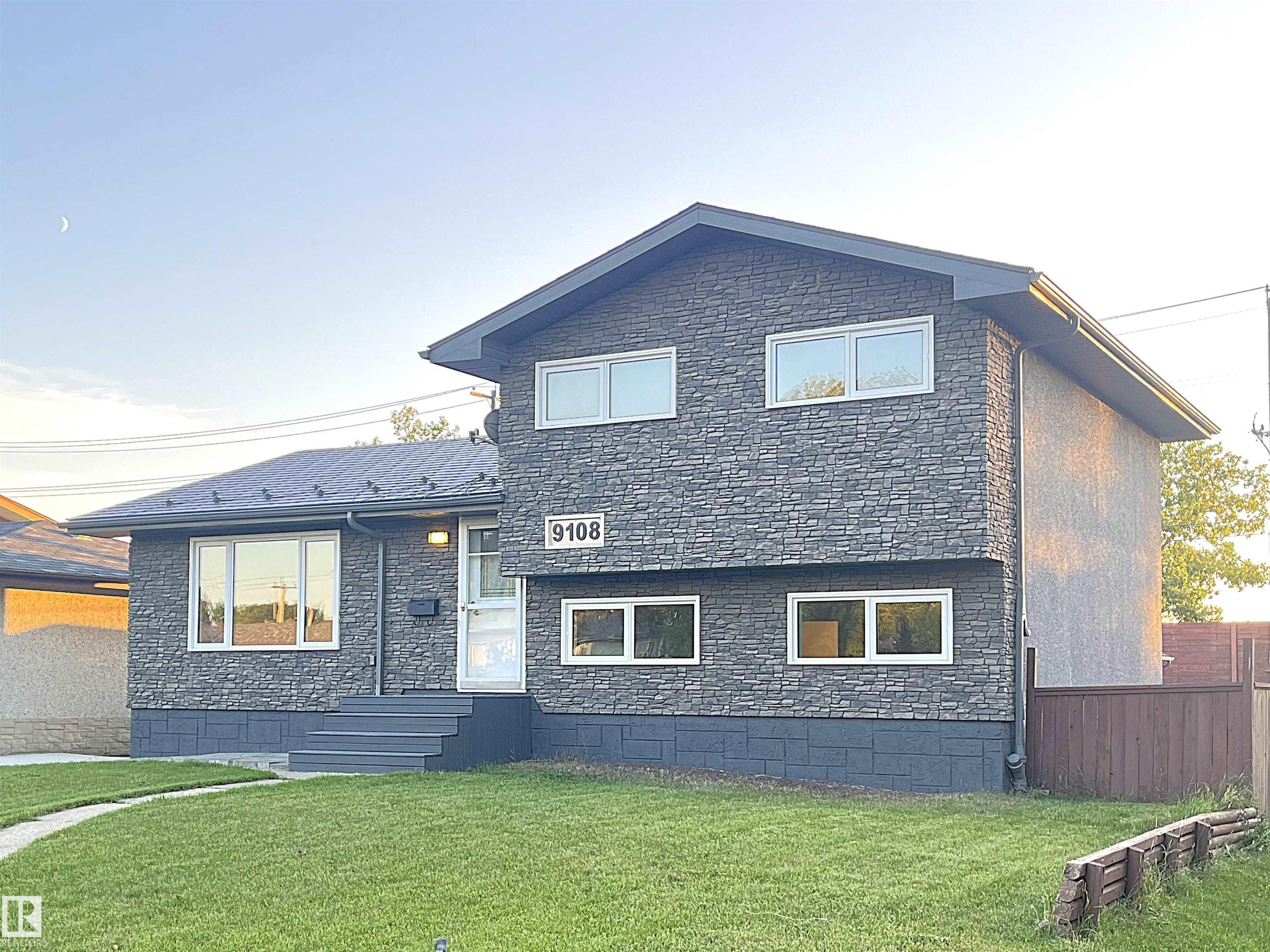 Photo 2 at 9108 169 Street NW, West Meadowlark Park, Edmonton