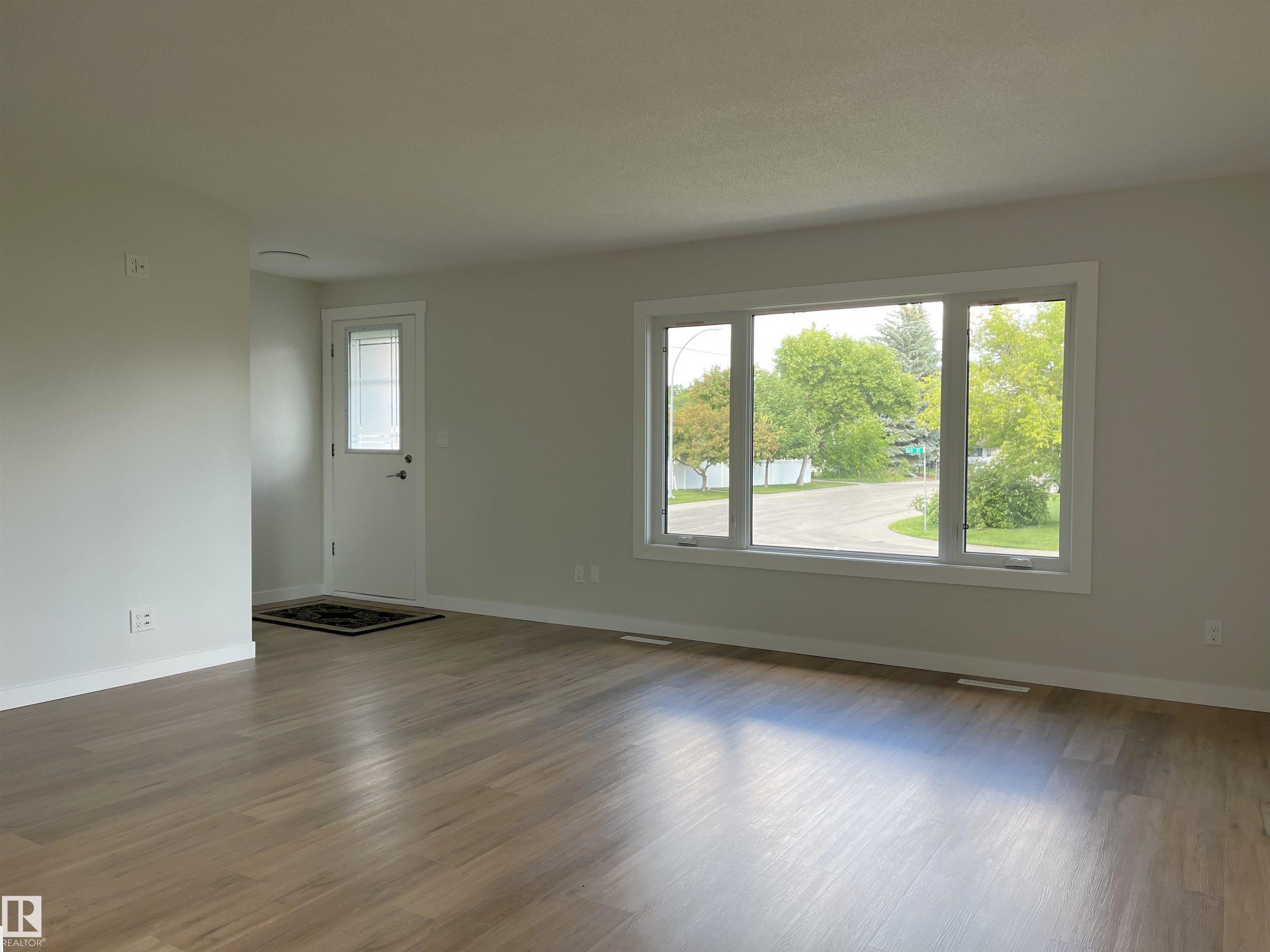 Photo 12 at 9108 169 Street NW, West Meadowlark Park, Edmonton