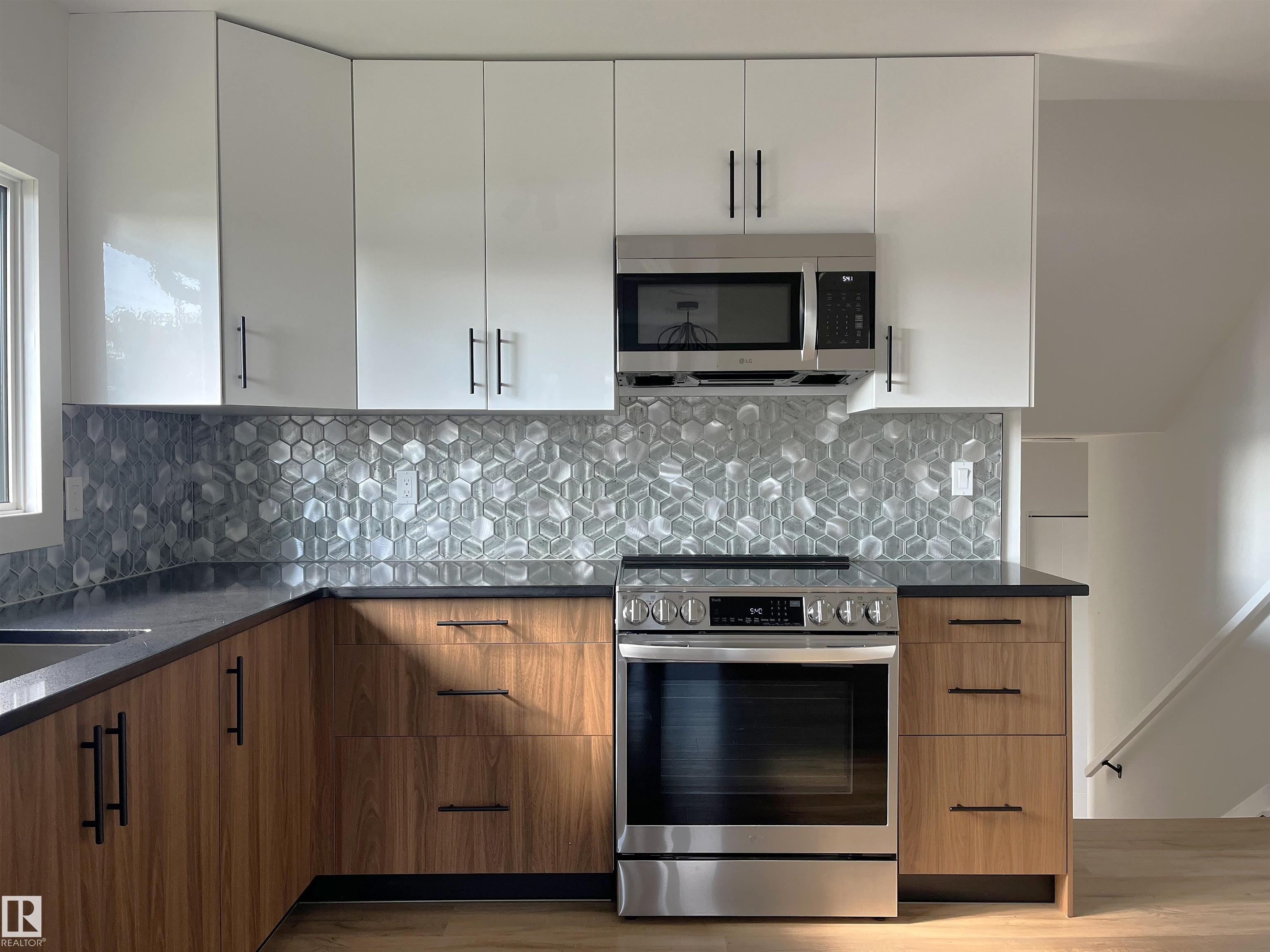Photo 5 at 9108 169 Street NW, West Meadowlark Park, Edmonton