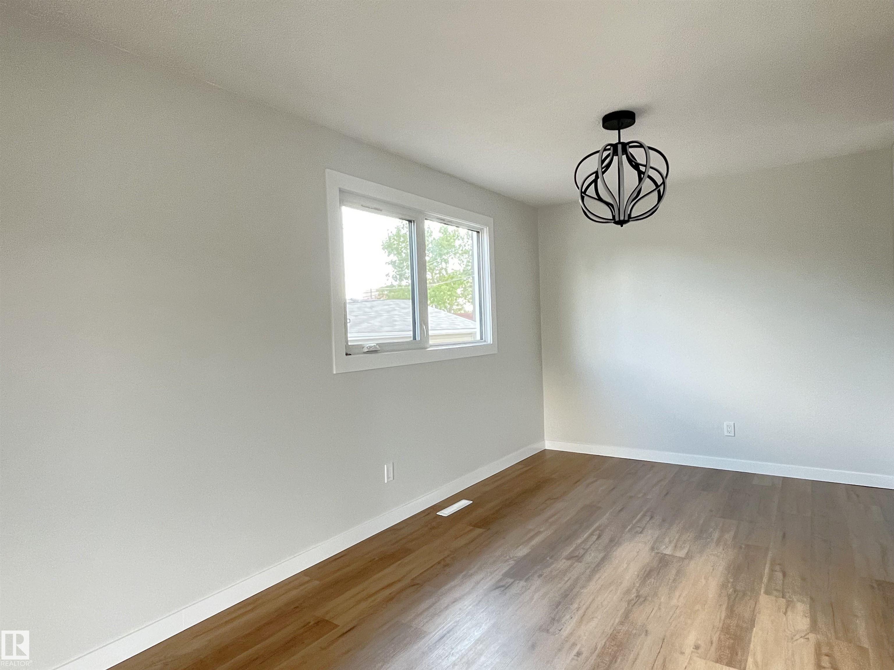 Photo 8 at 9108 169 Street NW, West Meadowlark Park, Edmonton