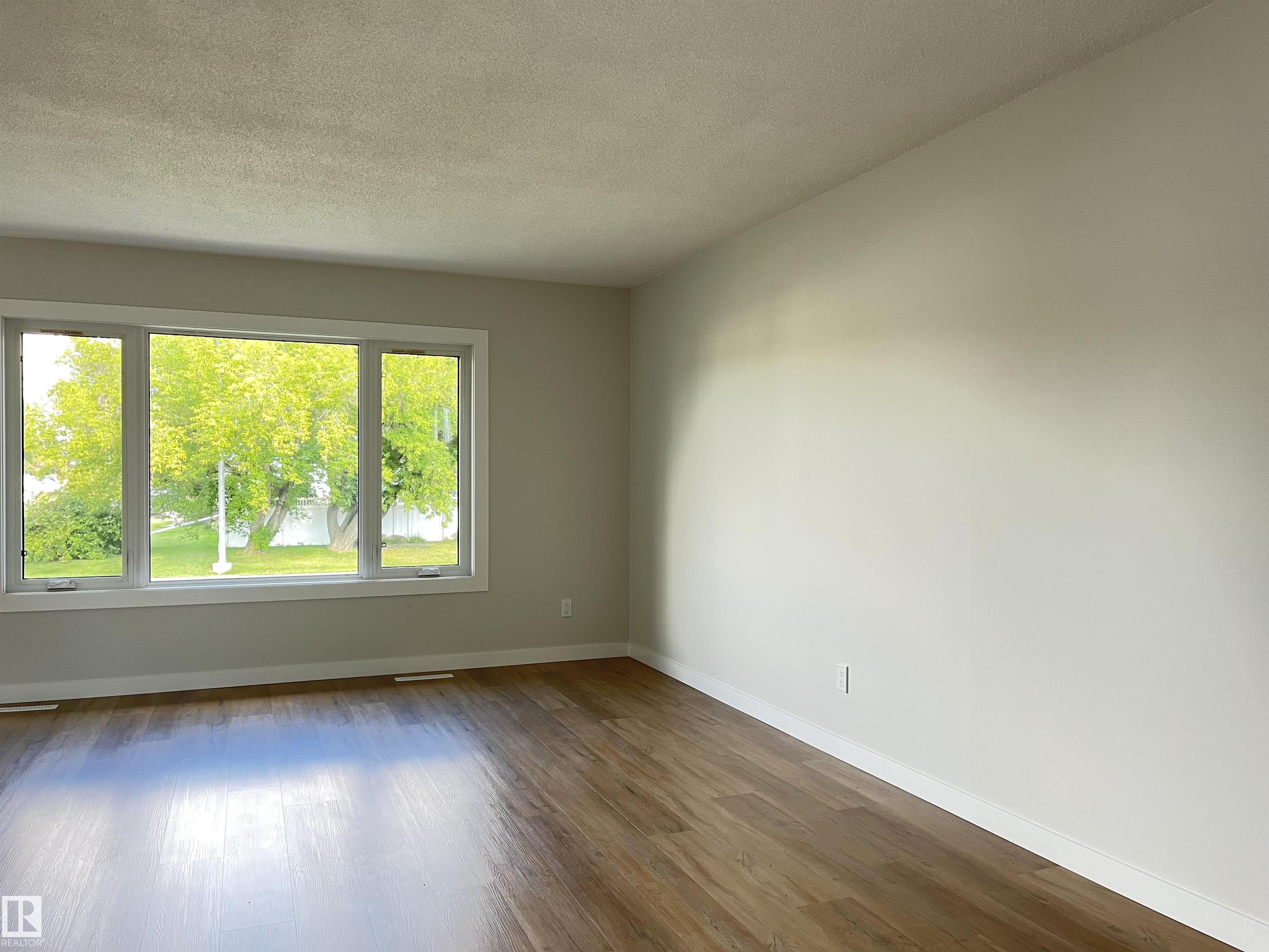 Photo 9 at 9108 169 Street NW, West Meadowlark Park, Edmonton