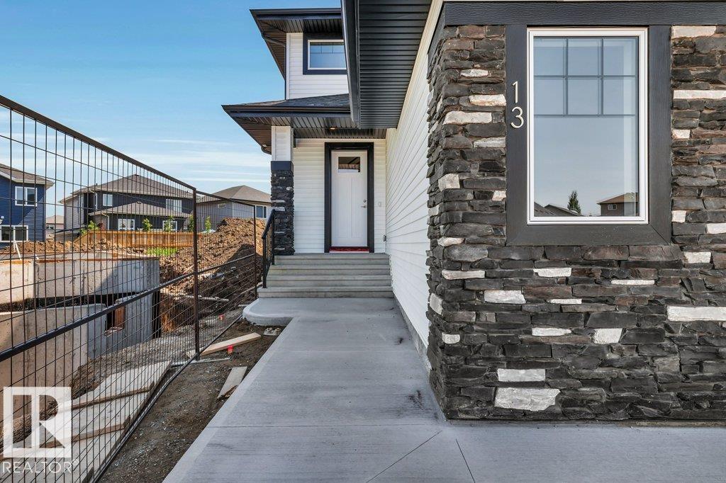 Photo 2 at 13 Hillwood Terrace, Hilldowns, Spruce Grove