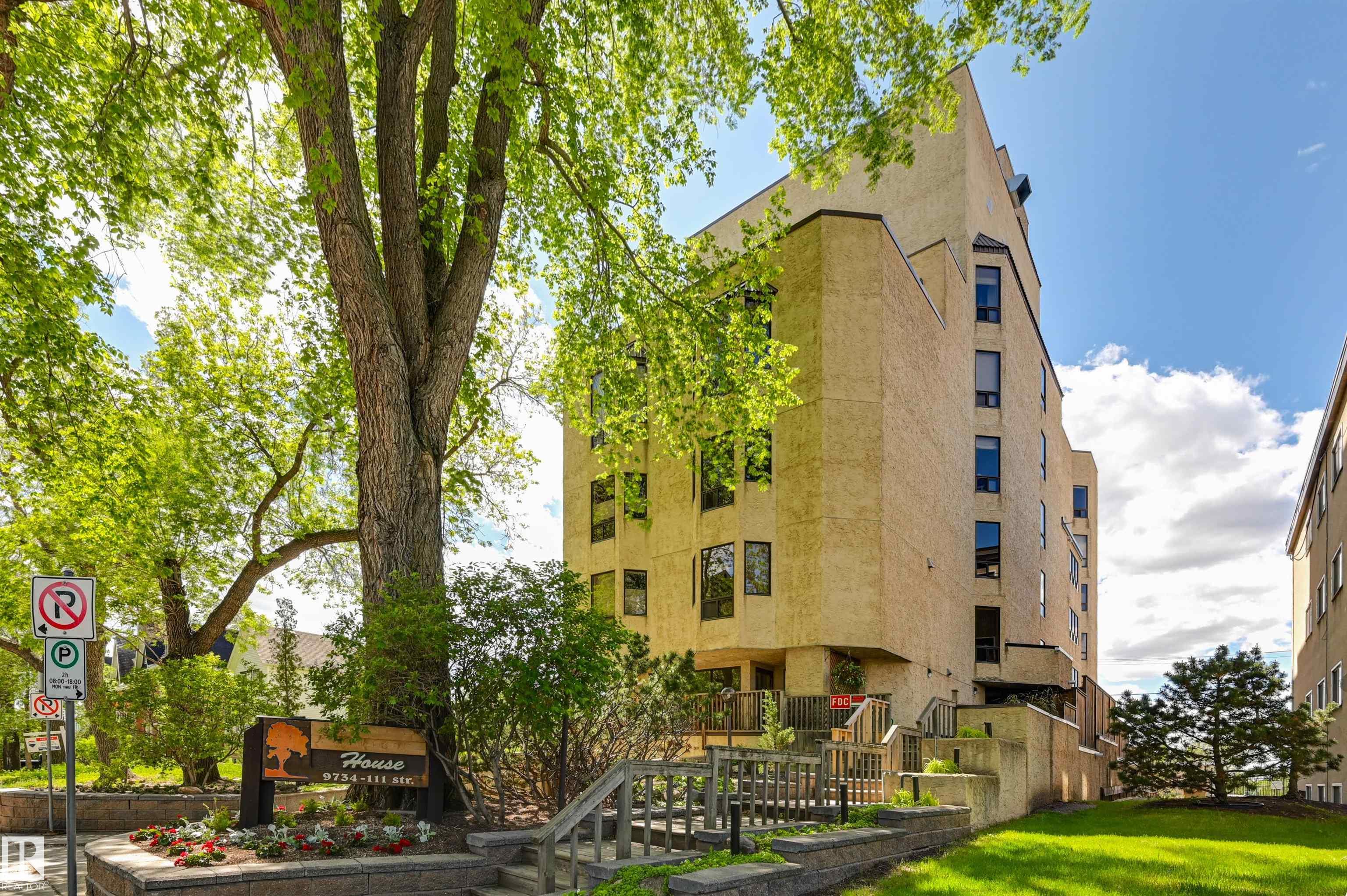 10 - 9734 111 Street NW, Wîhkwêntôwin, Edmonton 