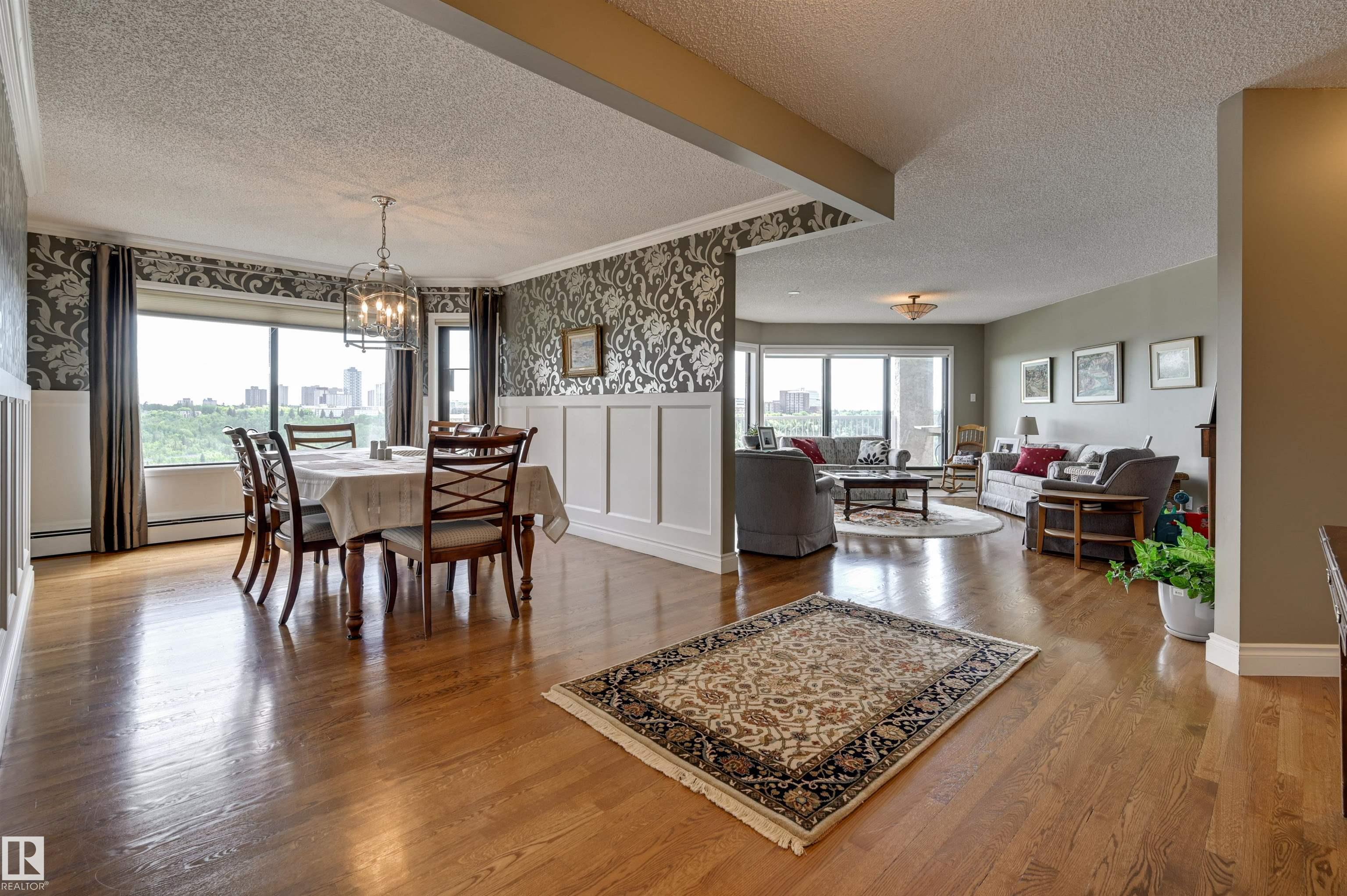 Photo 2 at 10 - 9734 111 Street NW, Wîhkwêntôwin, Edmonton