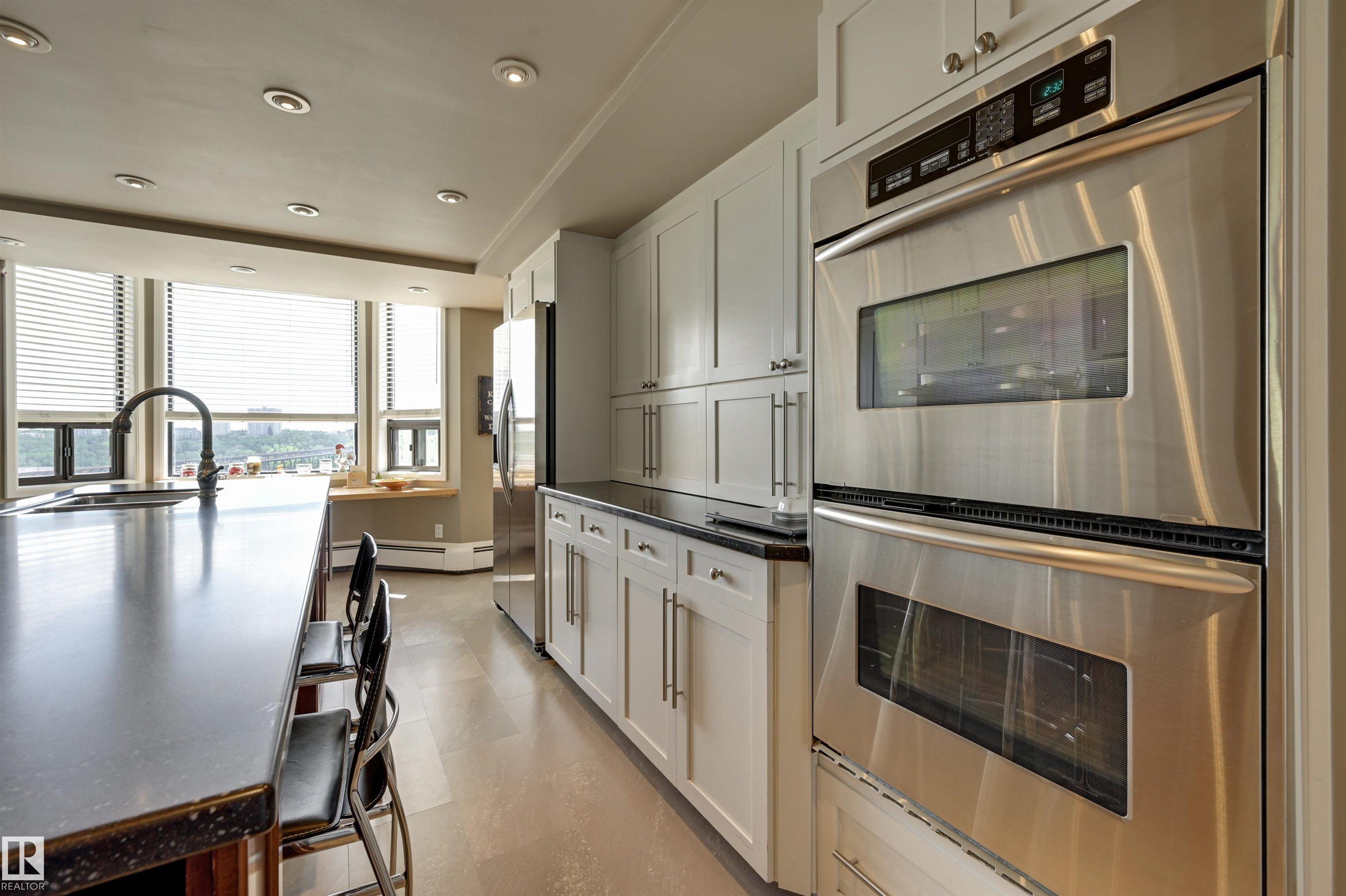 Photo 13 at 10 - 9734 111 Street NW, Wîhkwêntôwin, Edmonton