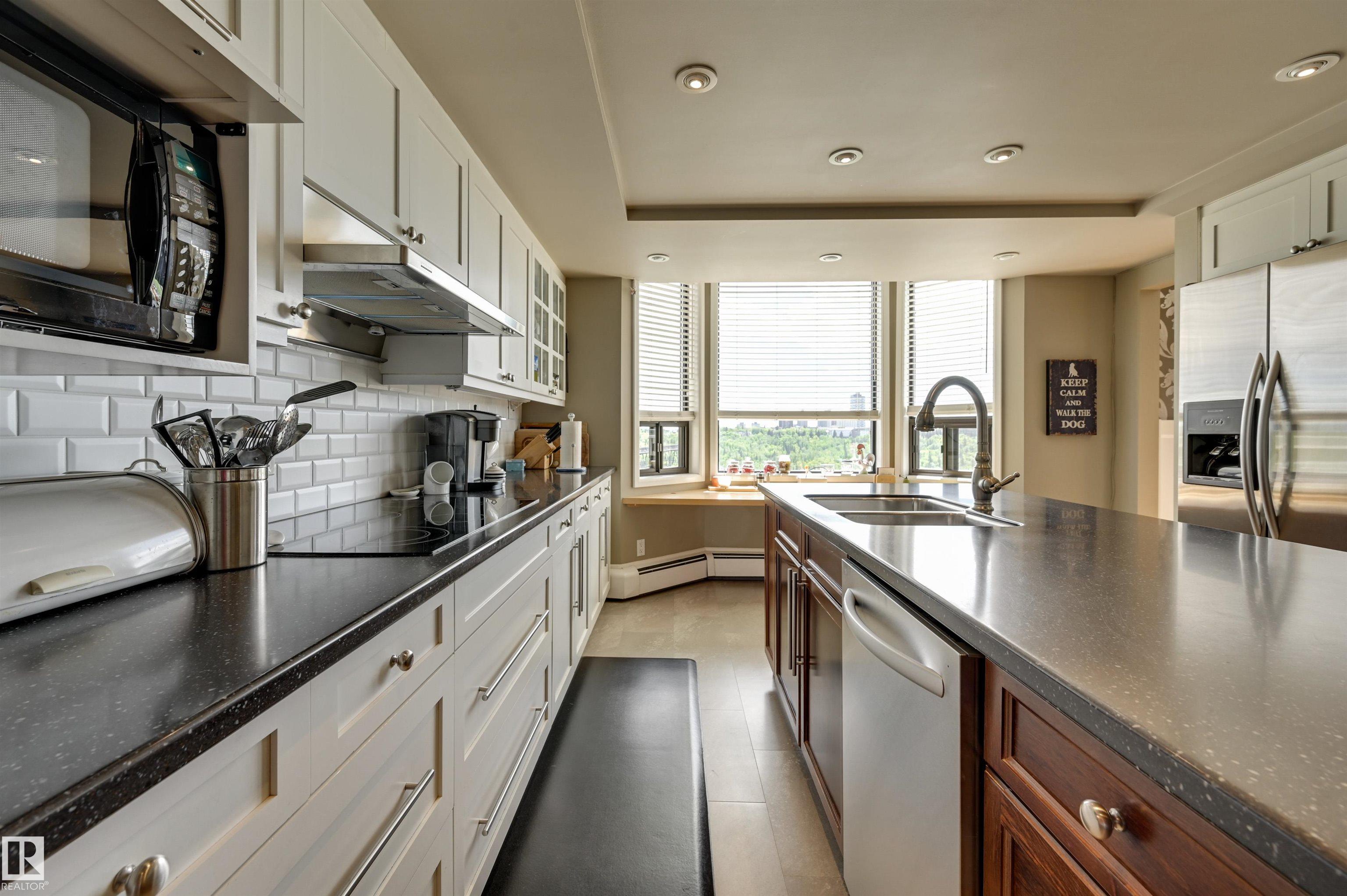 Photo 14 at 10 - 9734 111 Street NW, Wîhkwêntôwin, Edmonton