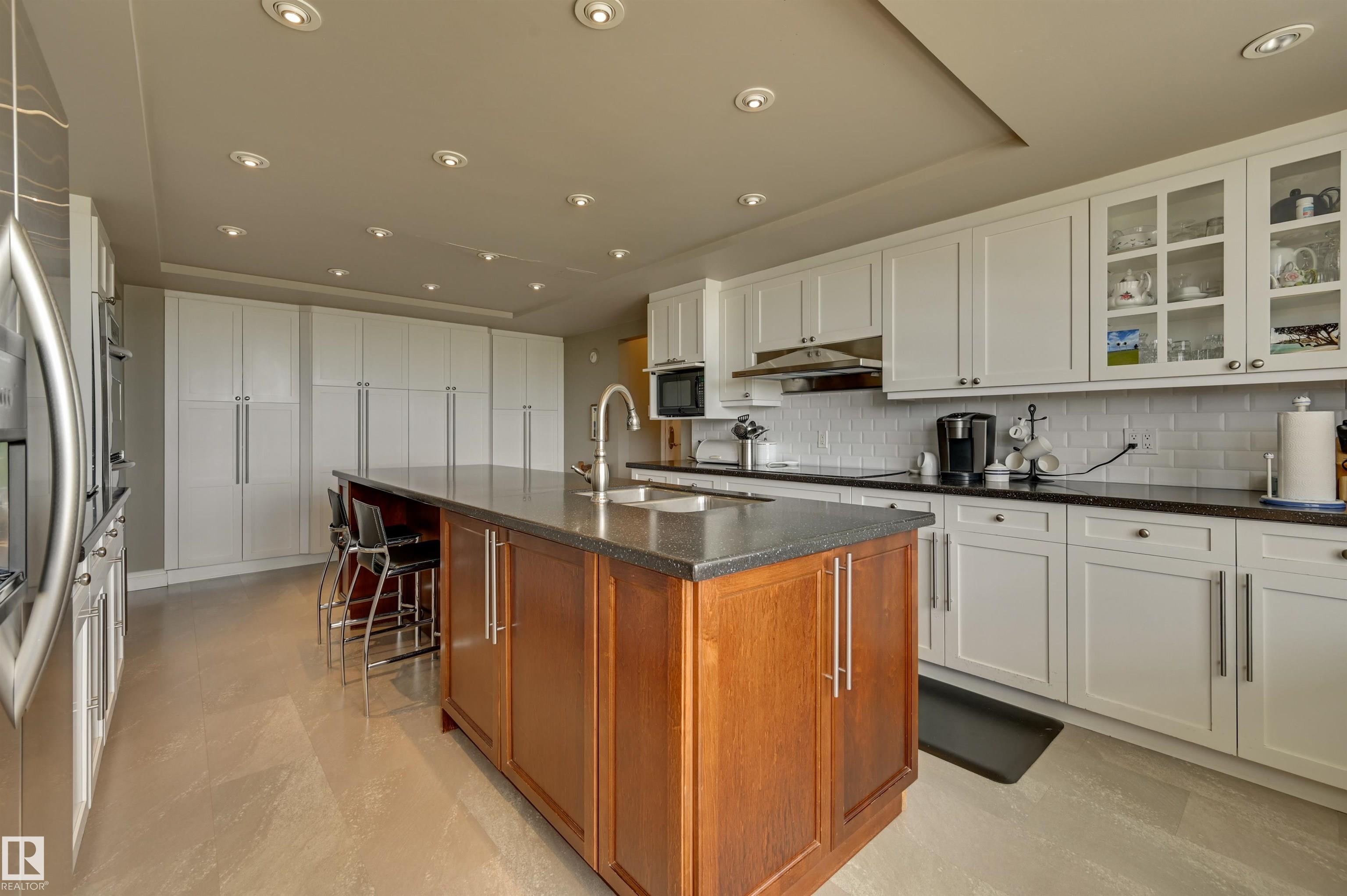Photo 17 at 10 - 9734 111 Street NW, Wîhkwêntôwin, Edmonton