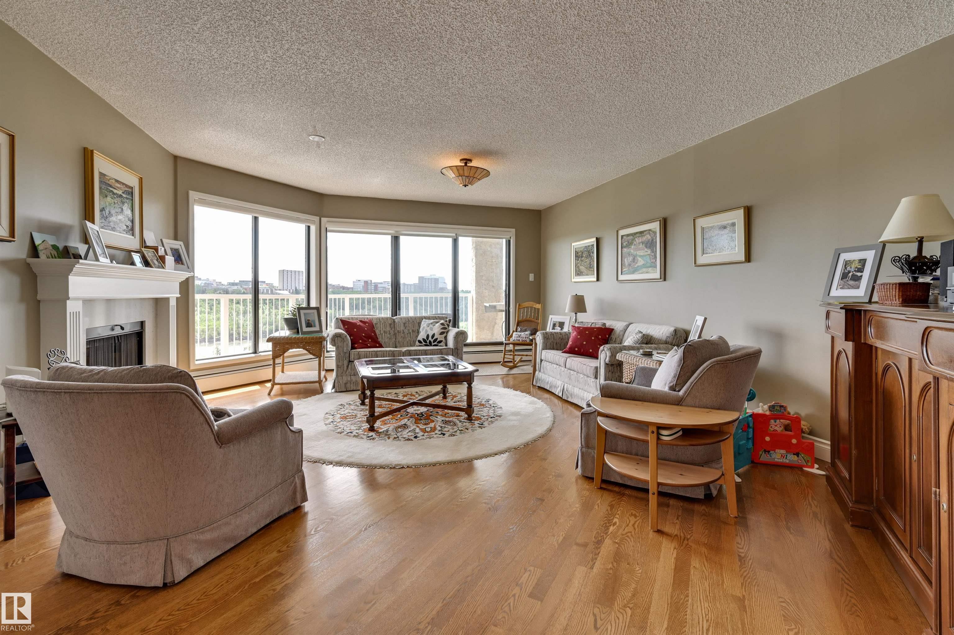 Photo 3 at 10 - 9734 111 Street NW, Wîhkwêntôwin, Edmonton