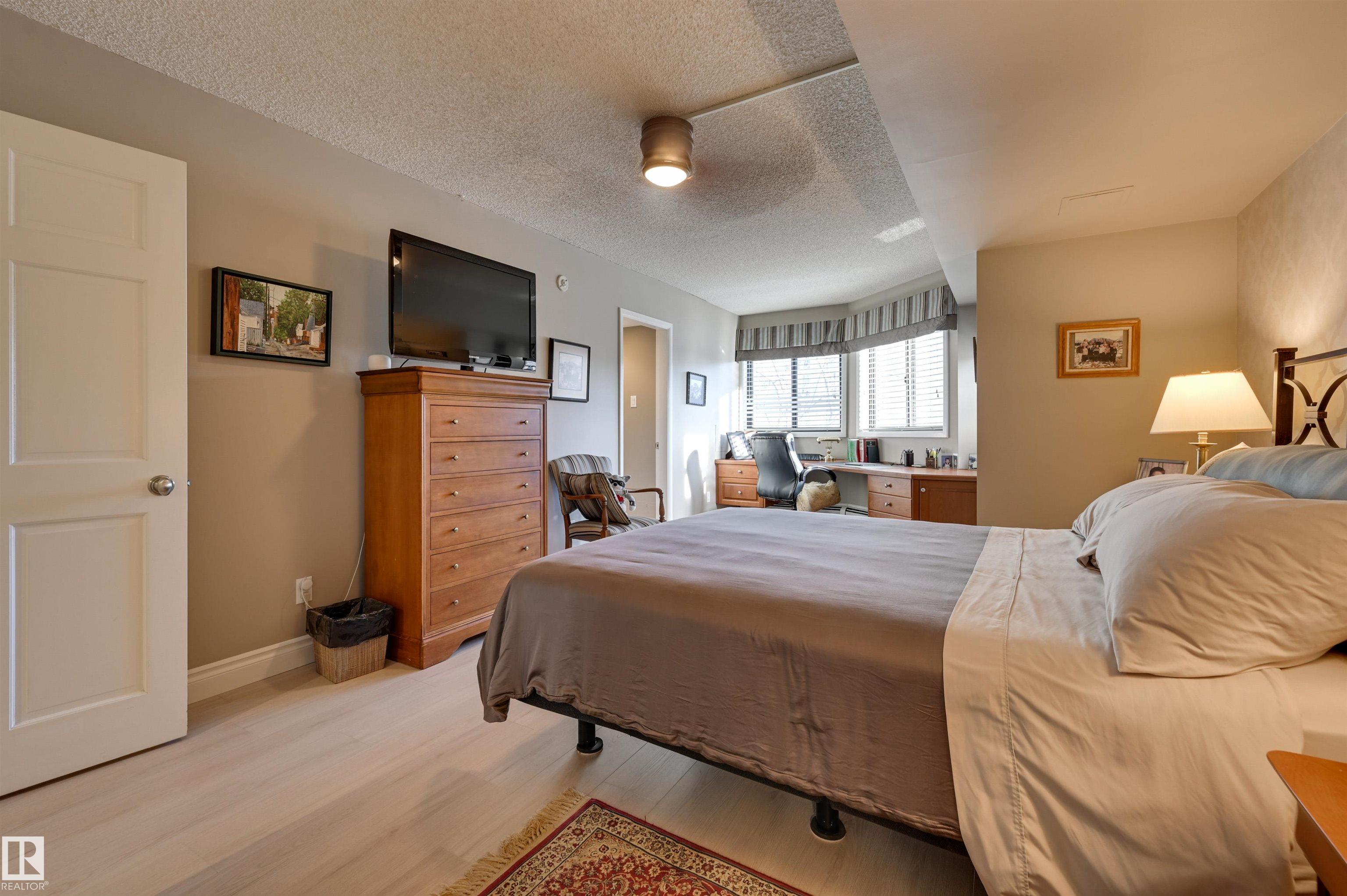 Photo 34 at 10 - 9734 111 Street NW, Wîhkwêntôwin, Edmonton