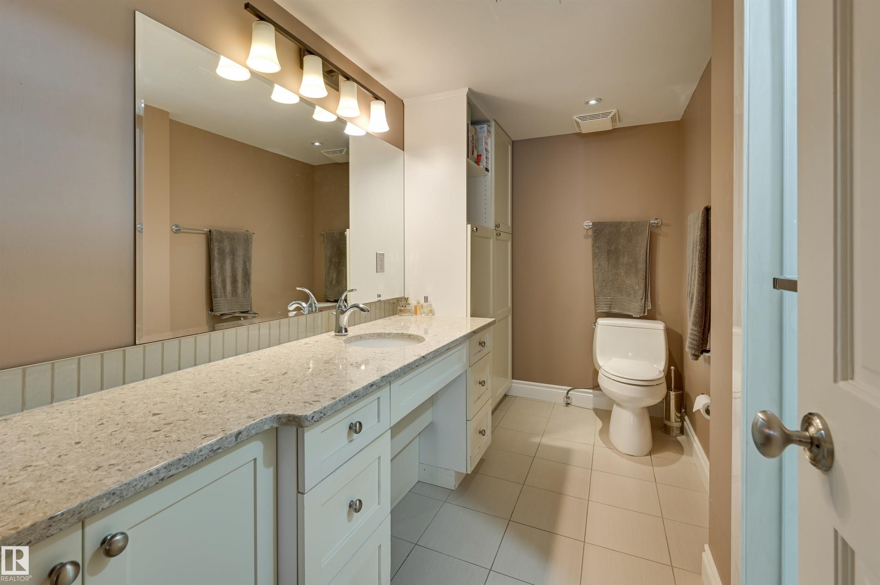 Photo 36 at 10 - 9734 111 Street NW, Wîhkwêntôwin, Edmonton