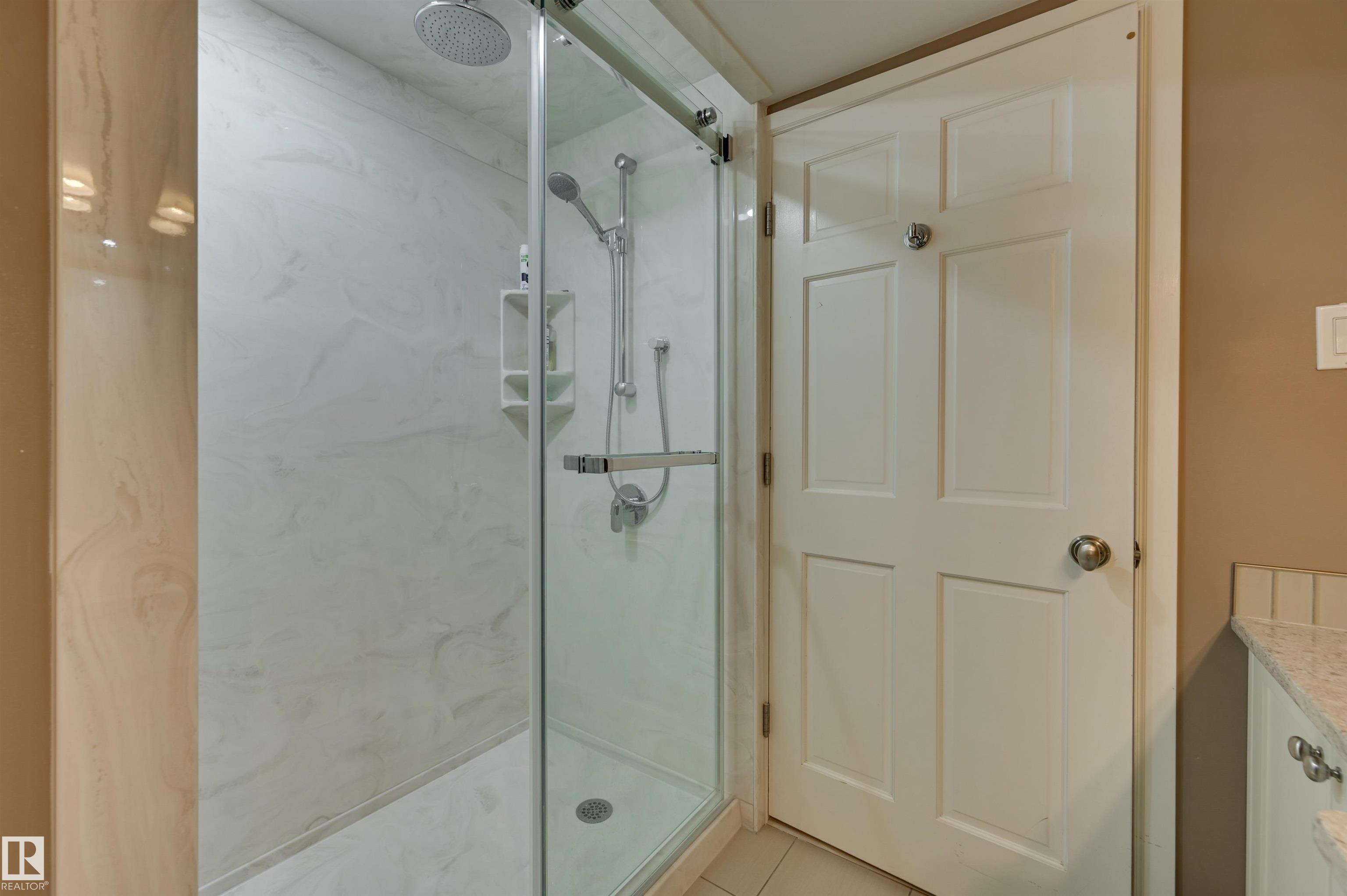 Photo 37 at 10 - 9734 111 Street NW, Wîhkwêntôwin, Edmonton