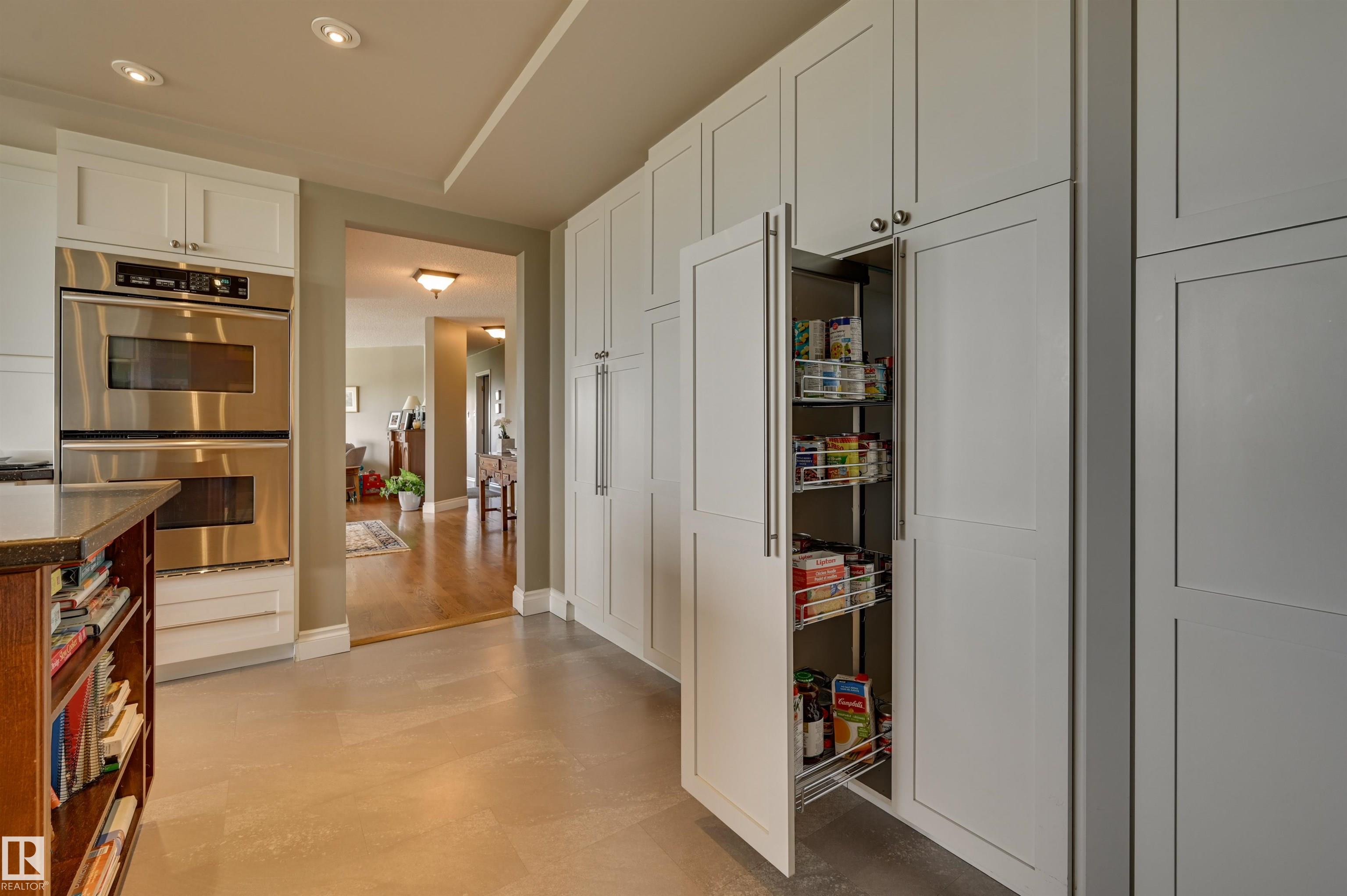 Photo 41 at 10 - 9734 111 Street NW, Wîhkwêntôwin, Edmonton