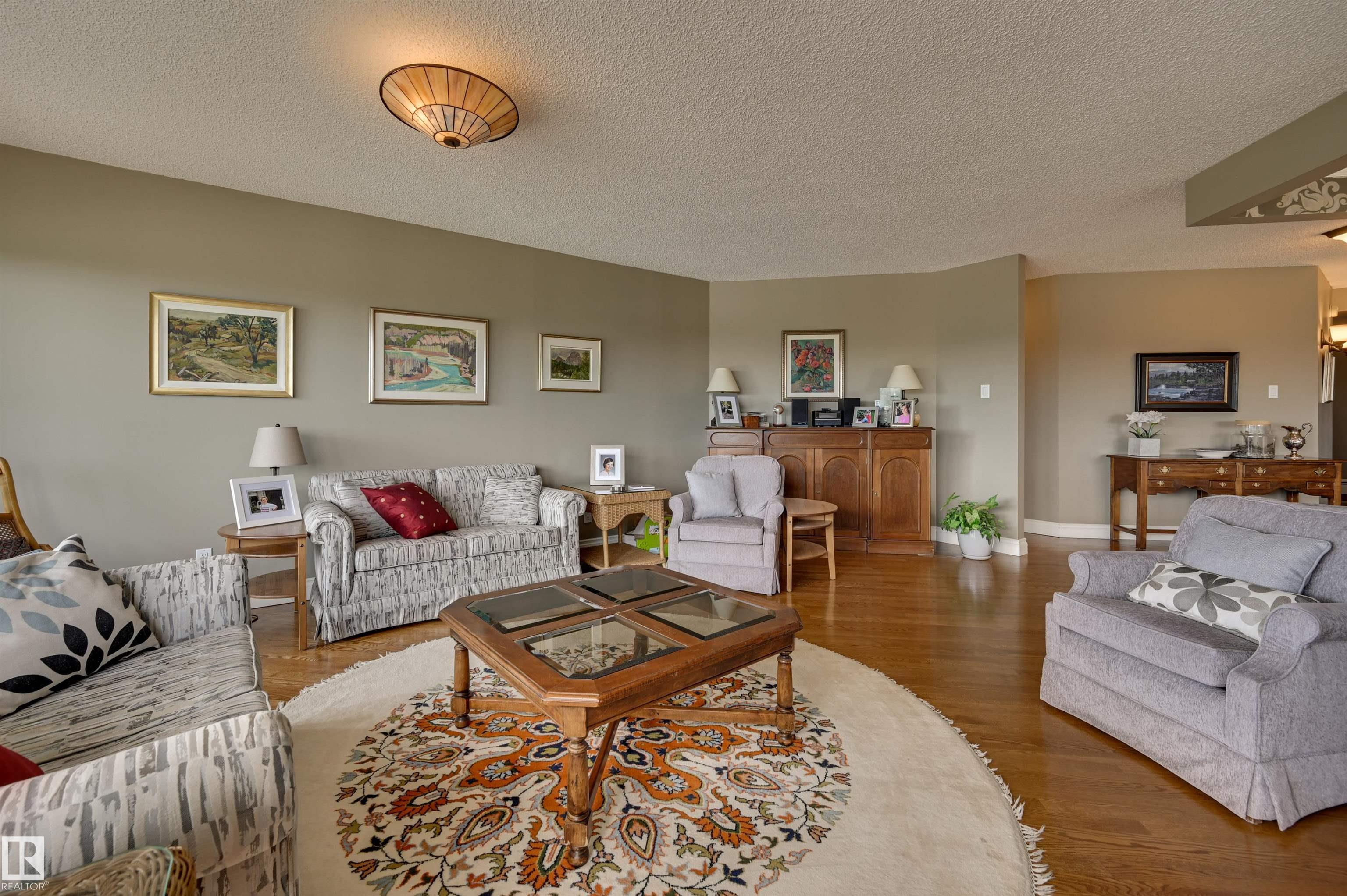 Photo 6 at 10 - 9734 111 Street NW, Wîhkwêntôwin, Edmonton