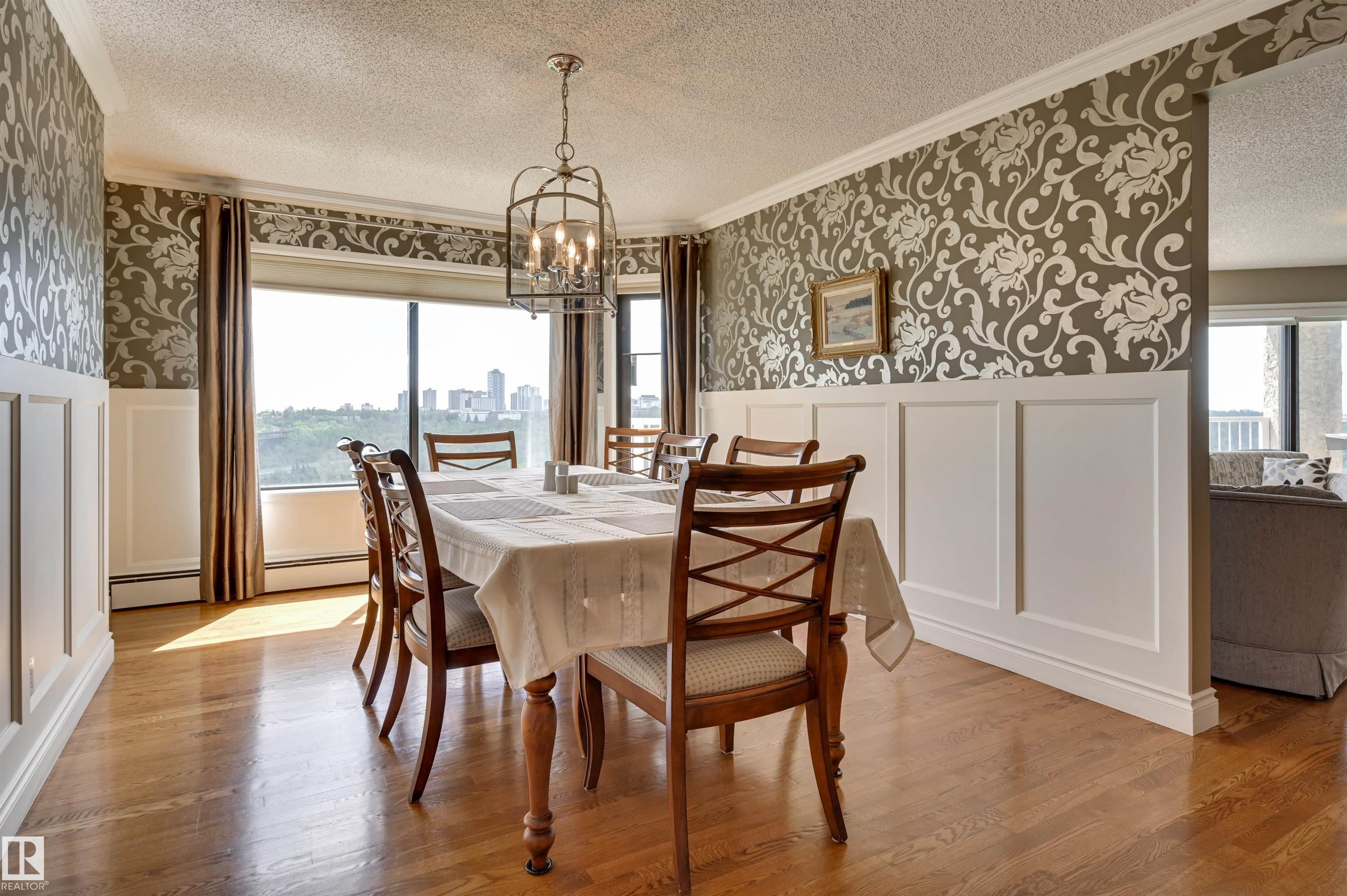 Photo 8 at 10 - 9734 111 Street NW, Wîhkwêntôwin, Edmonton