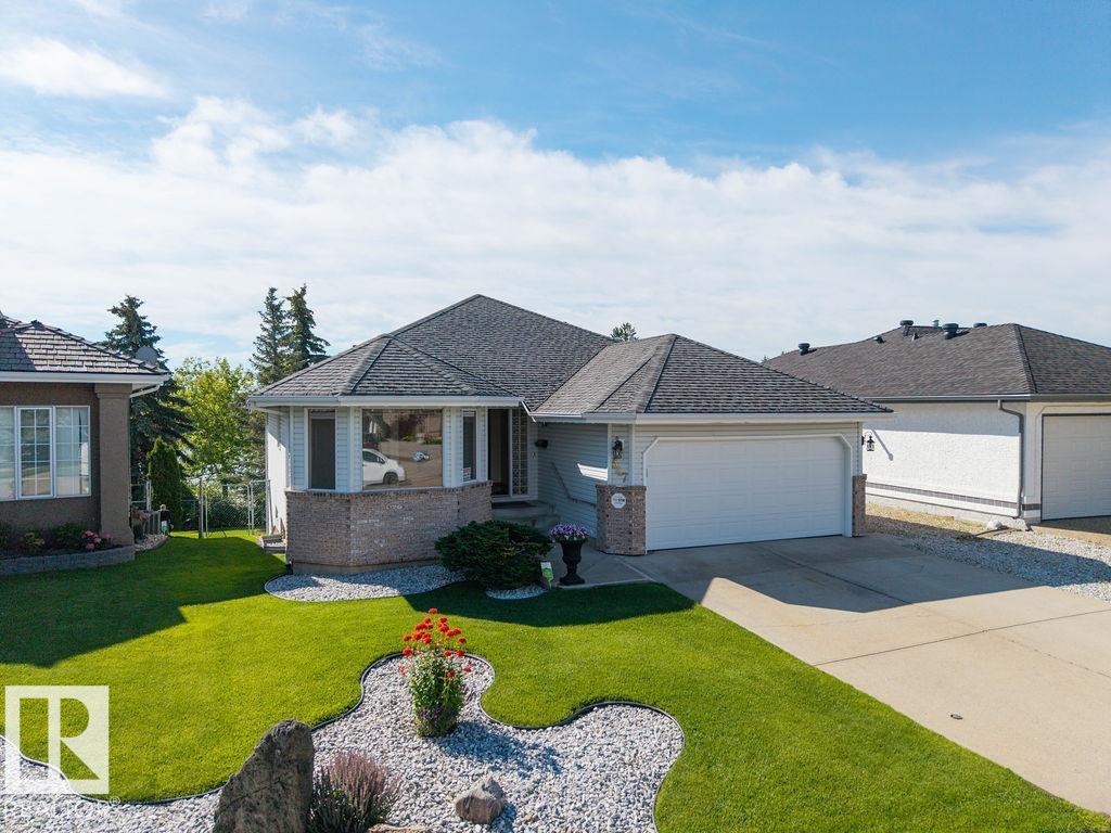 Photo 2 at 547 Twin Brooks Bay NW, Twin Brooks, Edmonton