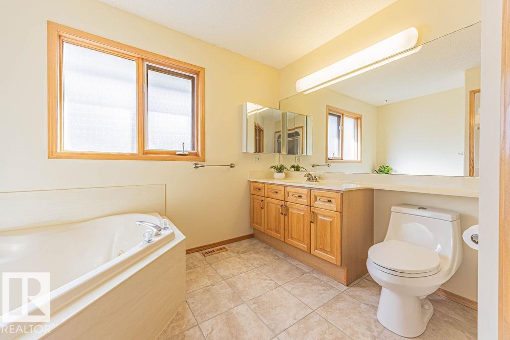 Photo 19 at 547 Twin Brooks Bay NW, Twin Brooks, Edmonton
