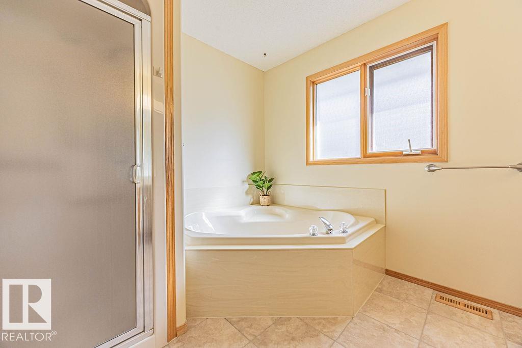 Photo 20 at 547 Twin Brooks Bay NW, Twin Brooks, Edmonton