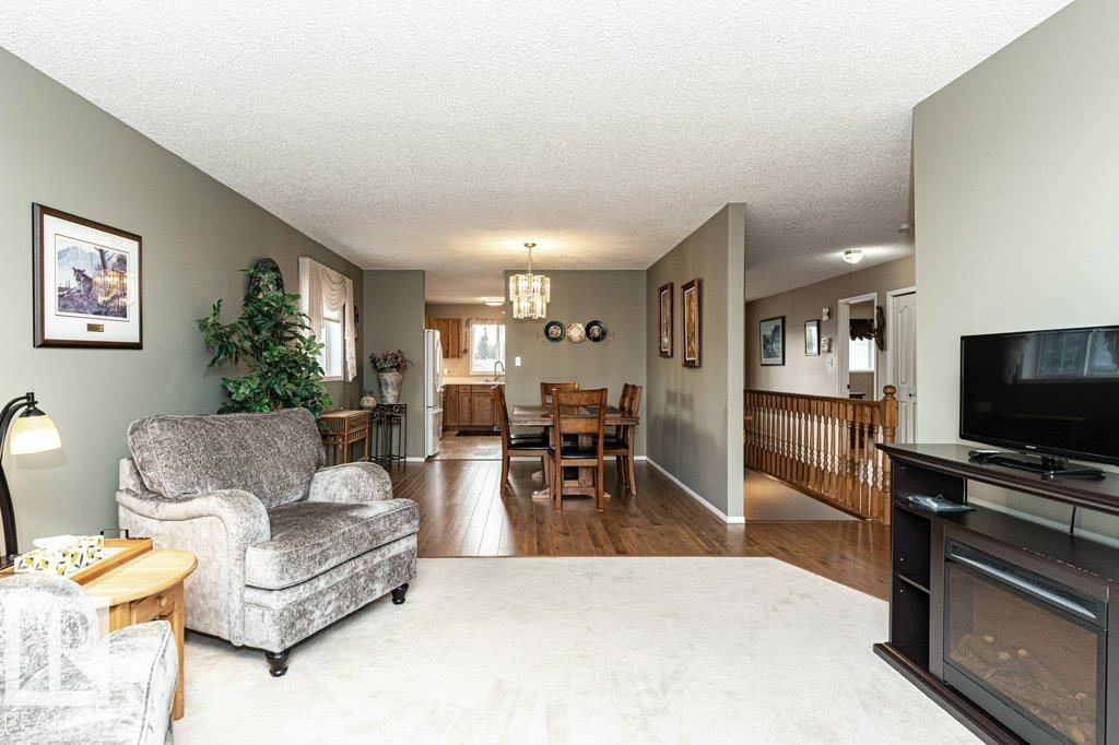 Photo 5 at 41 - 1904 Mill Woods Road NW, Satoo, Edmonton