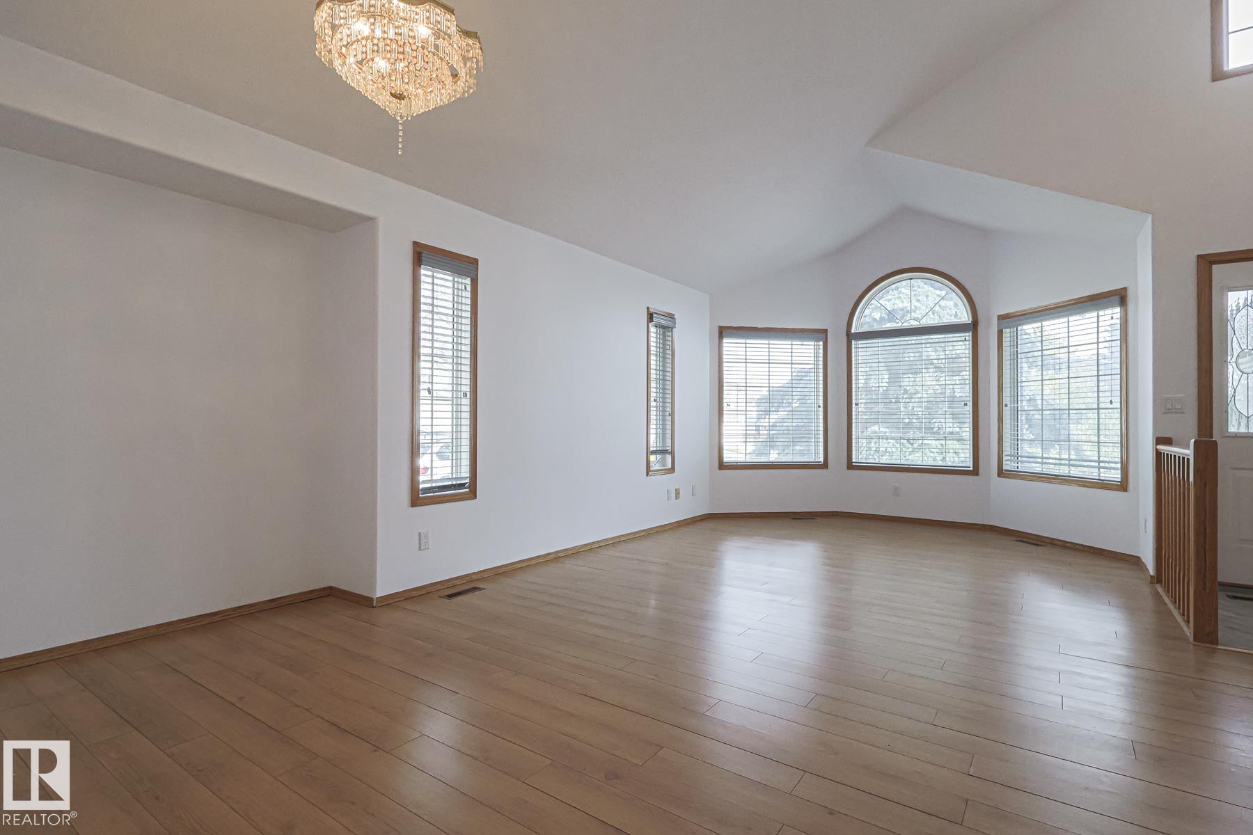 Photo 8 at 4631 43 Avenue NW, Jackson Heights, Edmonton