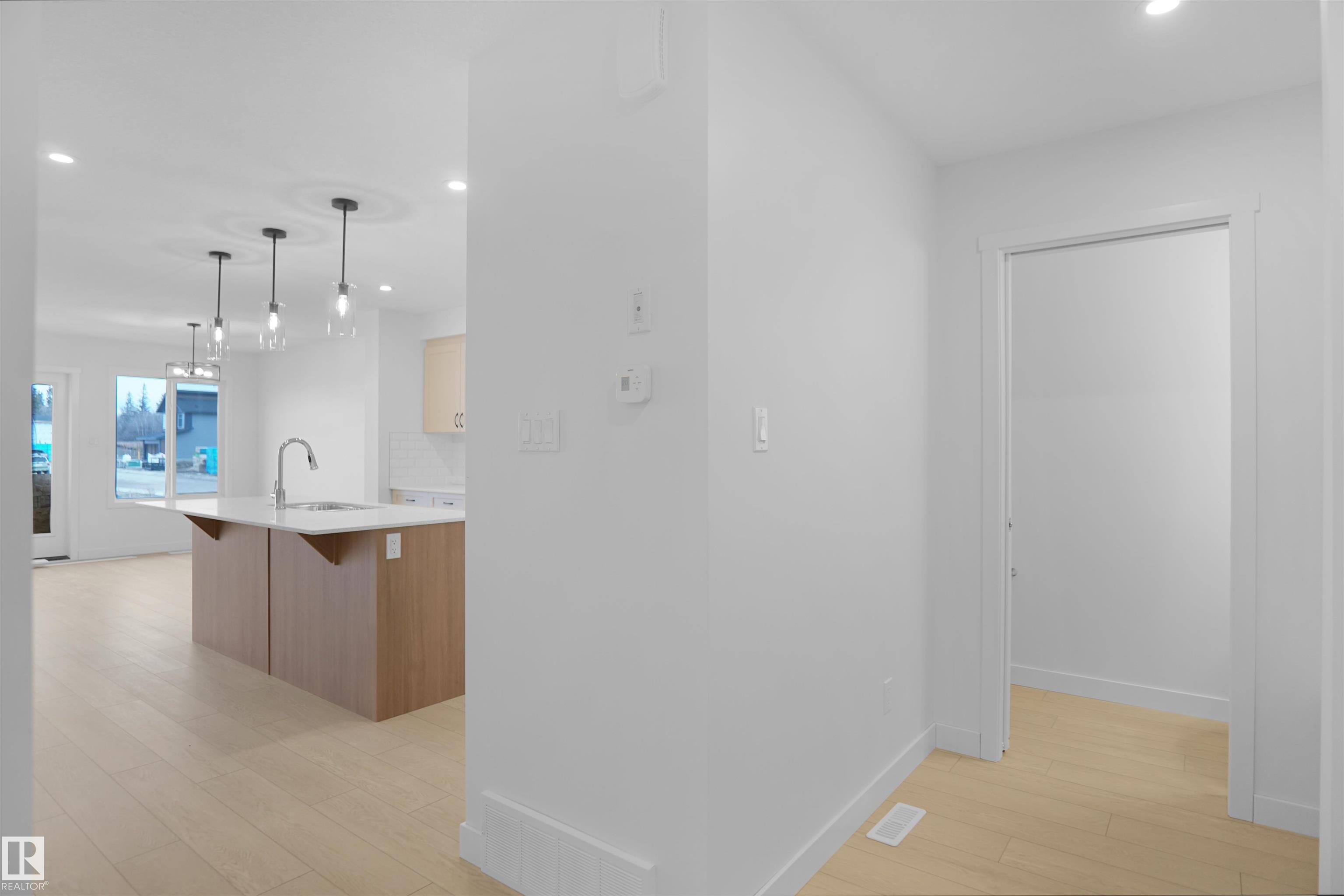 Picture for 644 176 AV NE