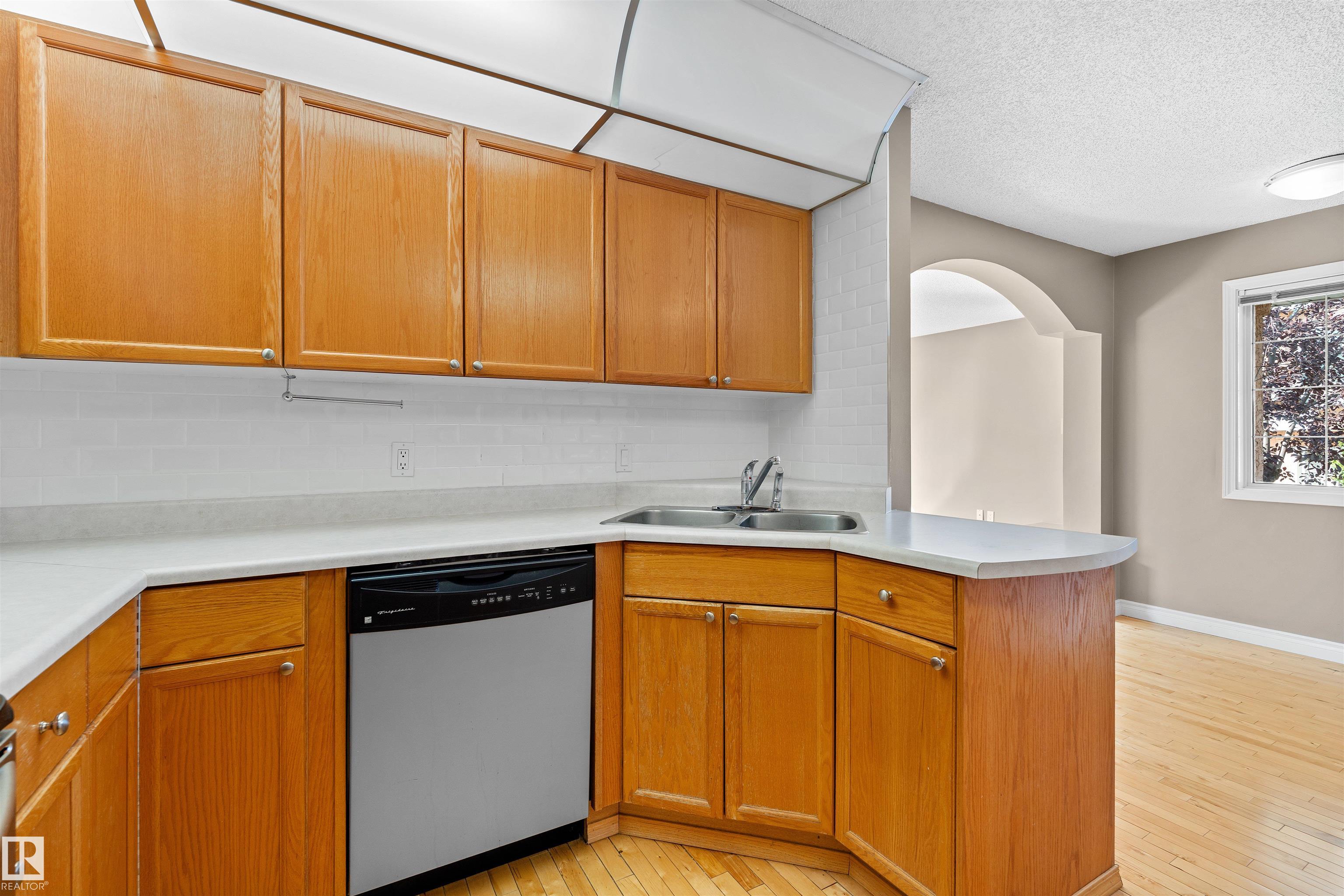 Photo 7 at 101 - 11115 9 Avenue NW, Twin Brooks, Edmonton