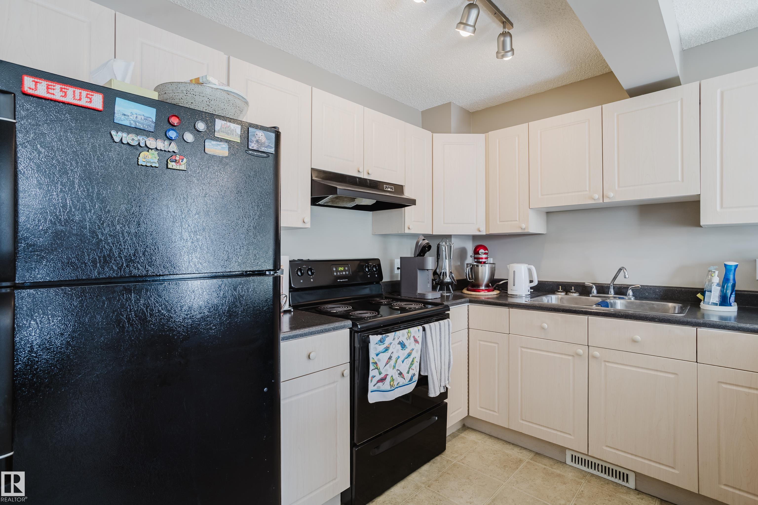 Photo 9 at 127 - 700 Bothwell Drive, Strathcona Village, Sherwood Park