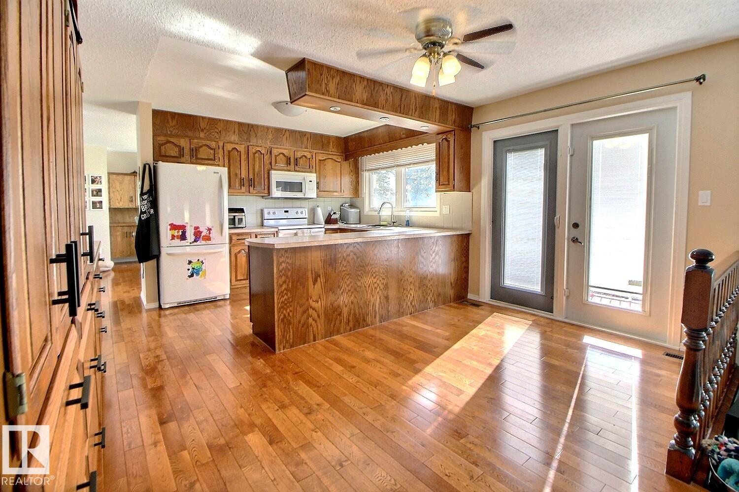 Photo 4 at 96 - 23516 Twp Road 560, Hewitt Estate, Rural Sturgeon County
